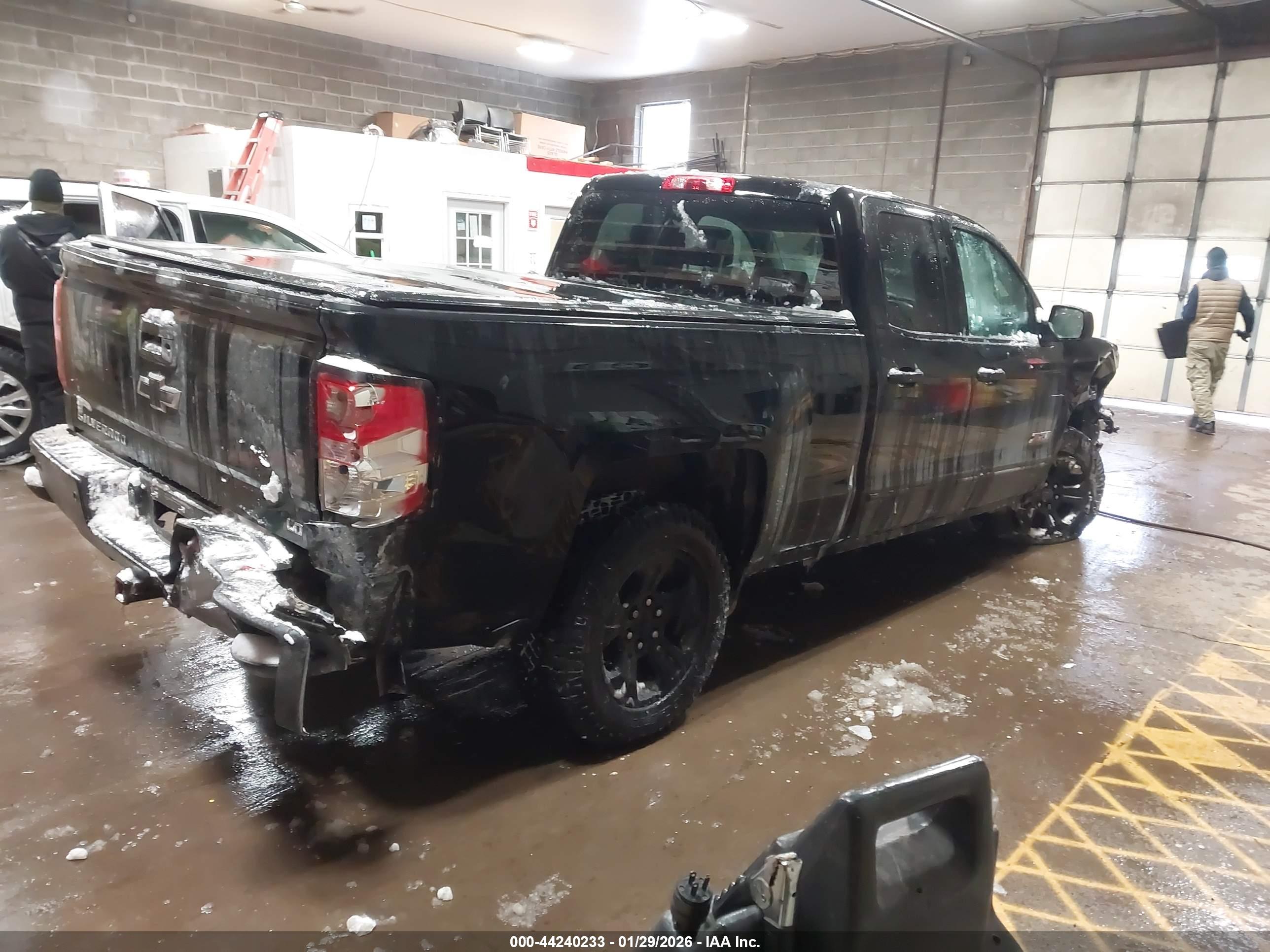 CHEVROLET SILVERADO image 4