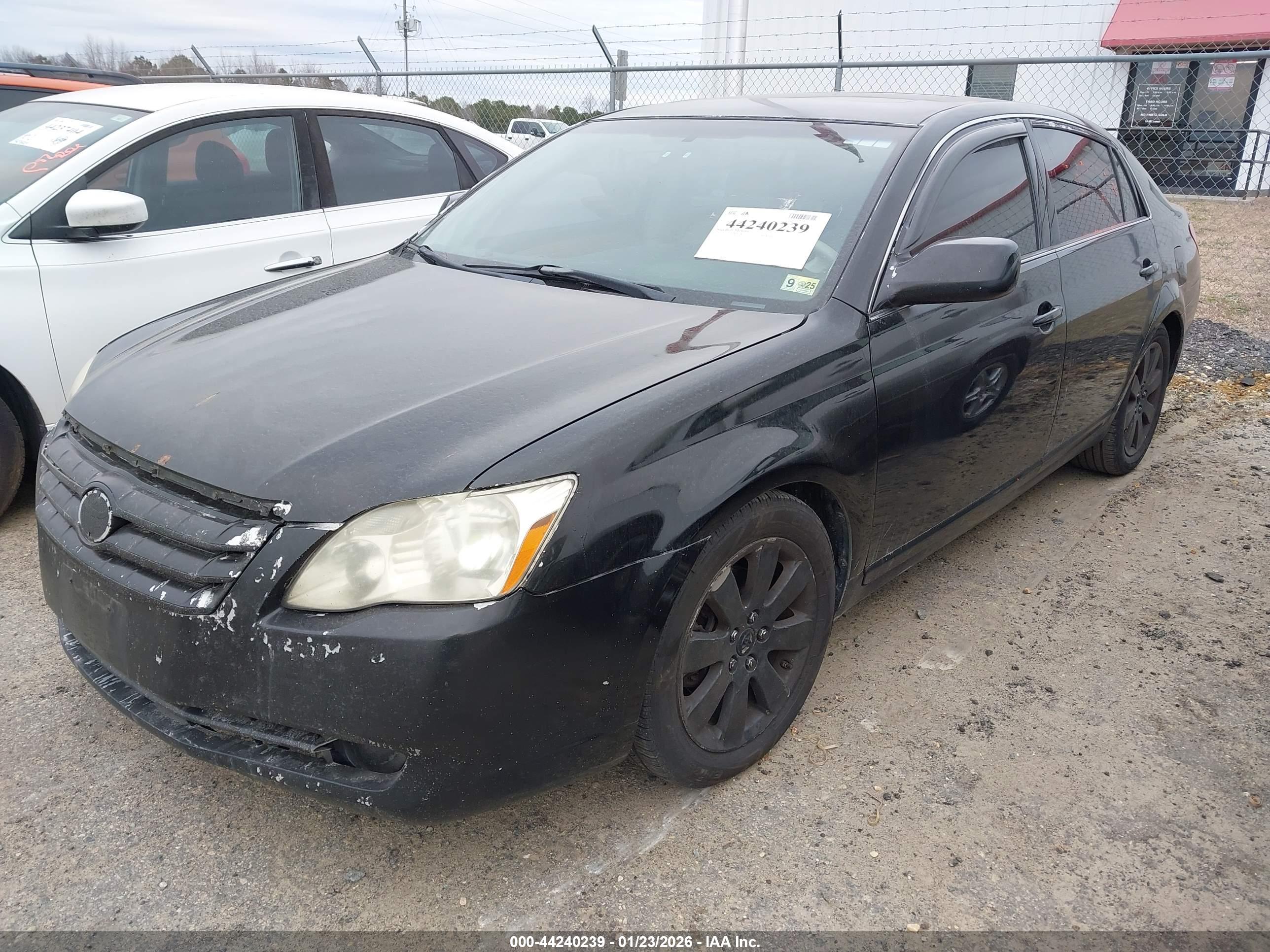 TOYOTA AVALON image 2