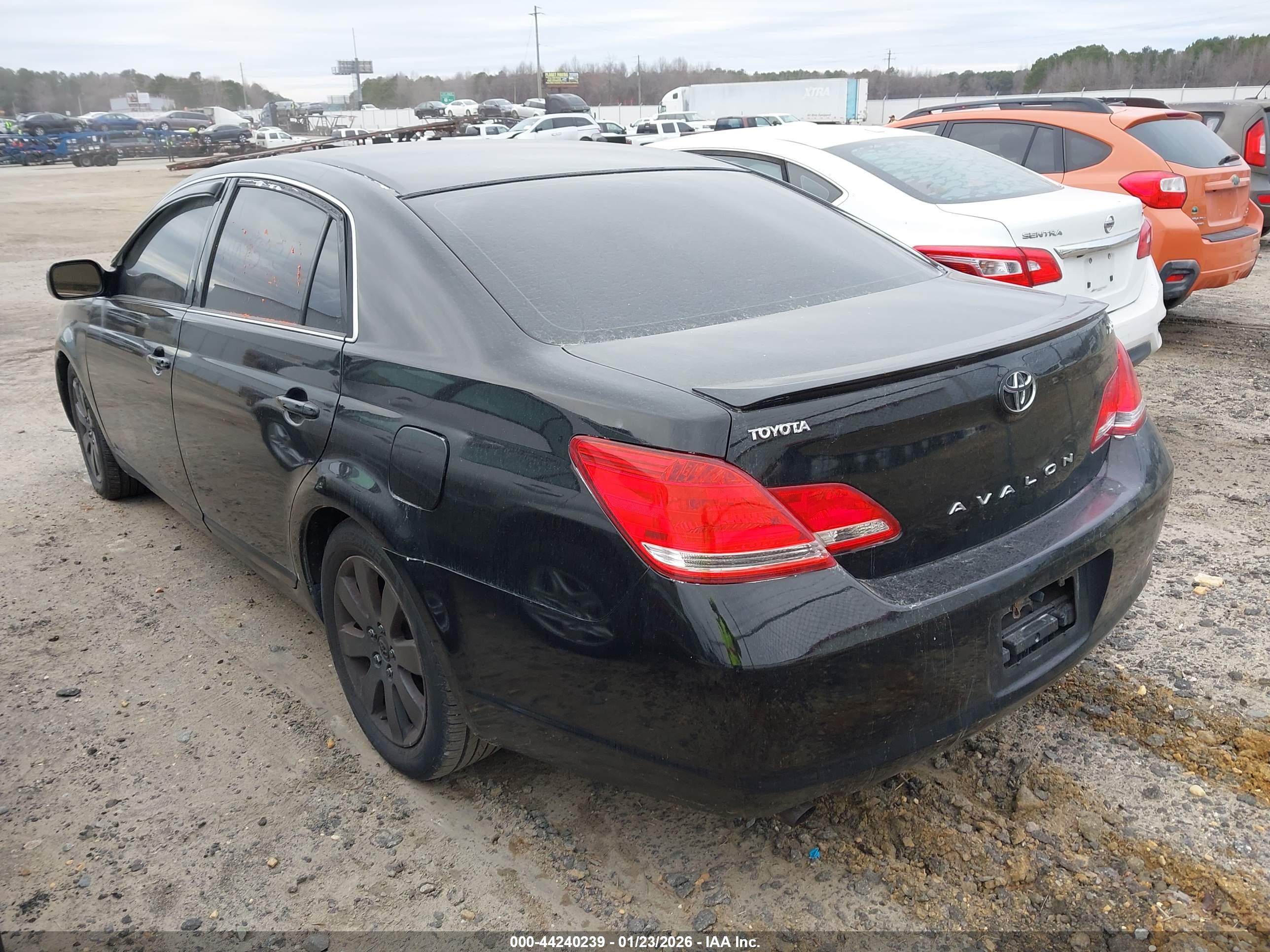 TOYOTA AVALON image 3