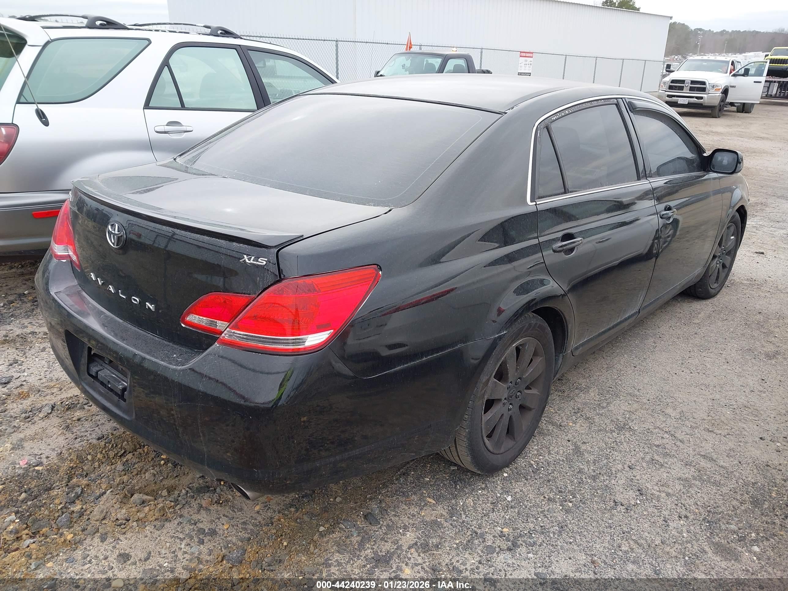 TOYOTA AVALON image 4