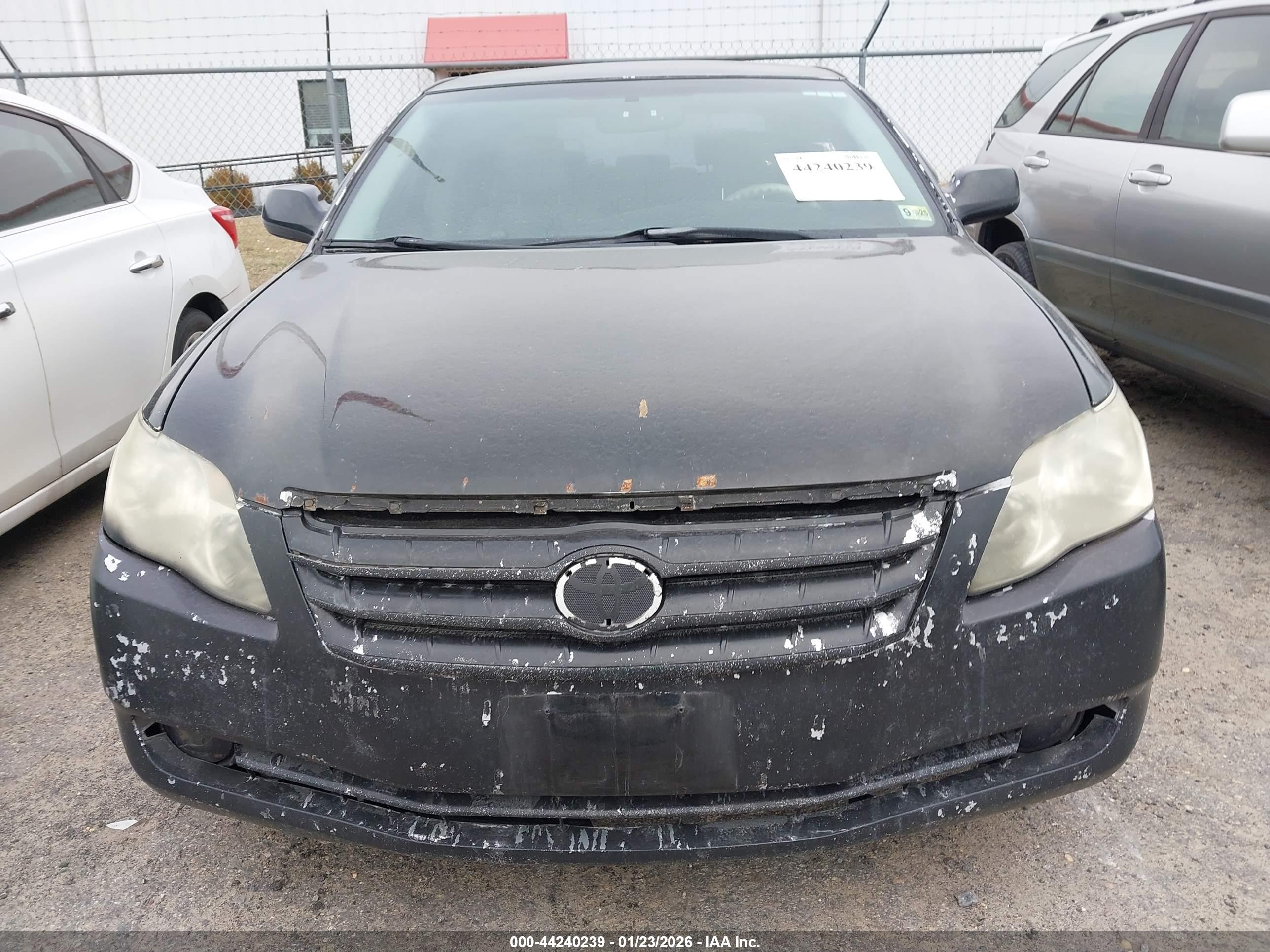 TOYOTA AVALON image 6