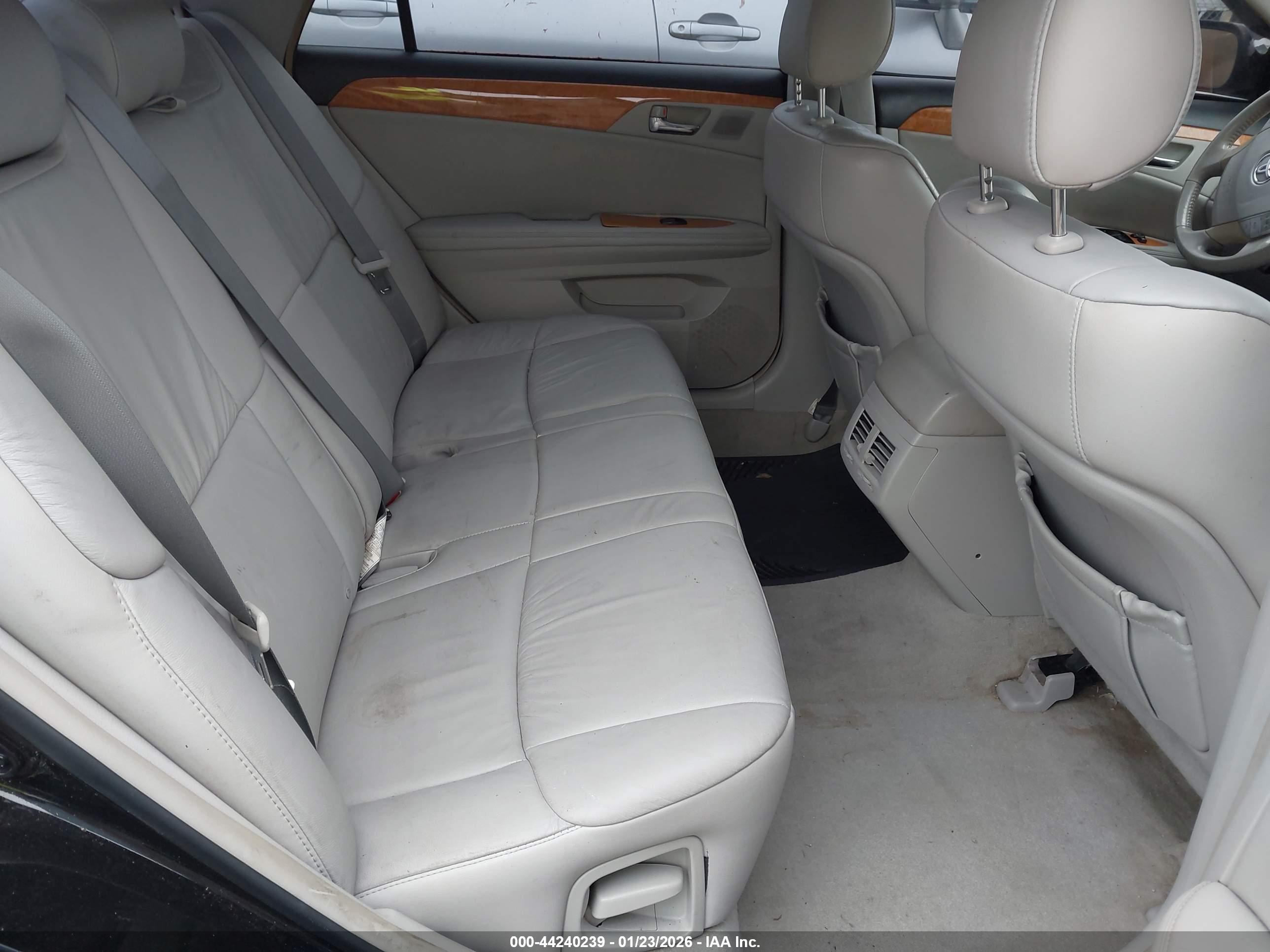 TOYOTA AVALON image 8