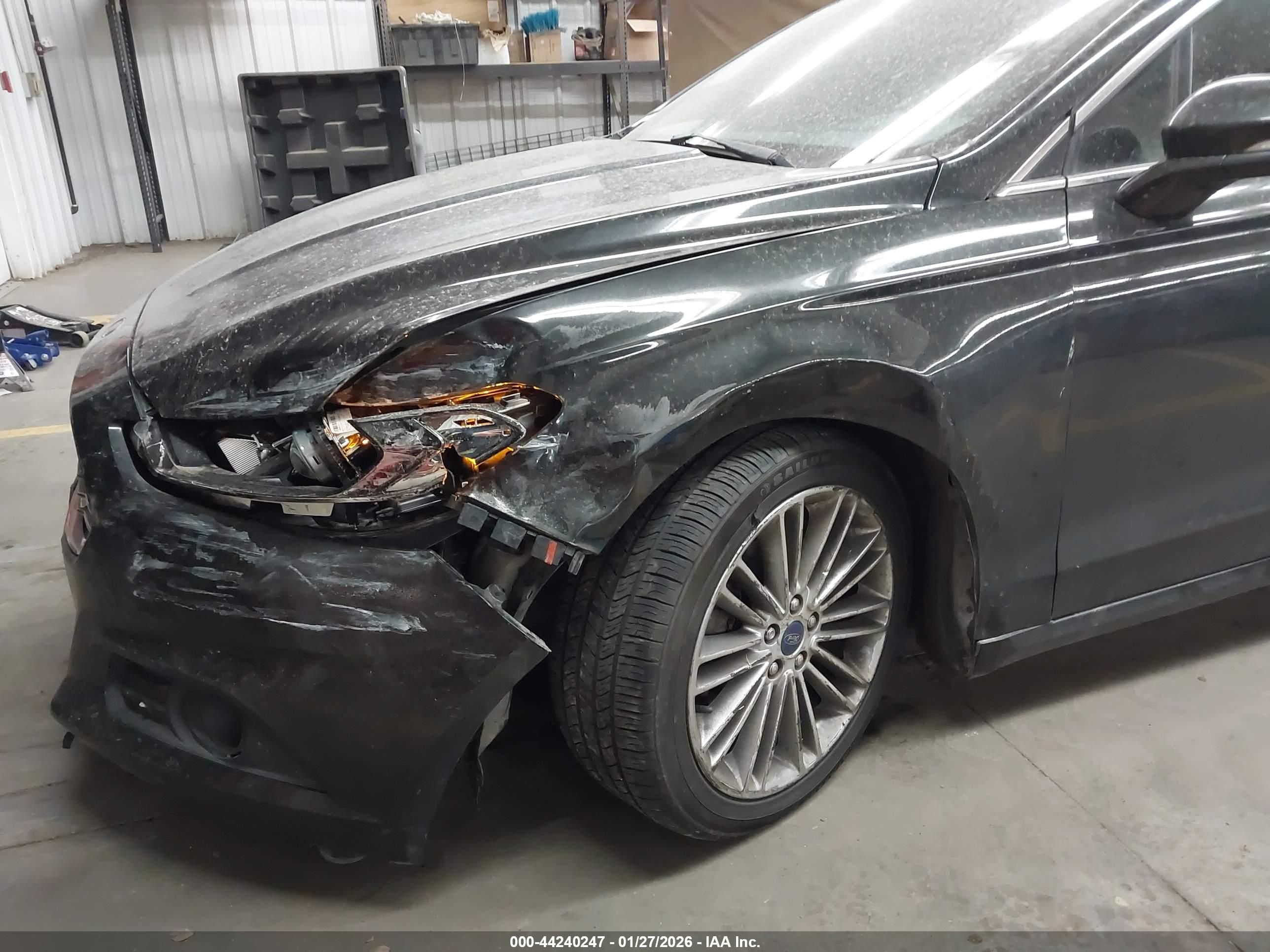 FORD FUSION image 6