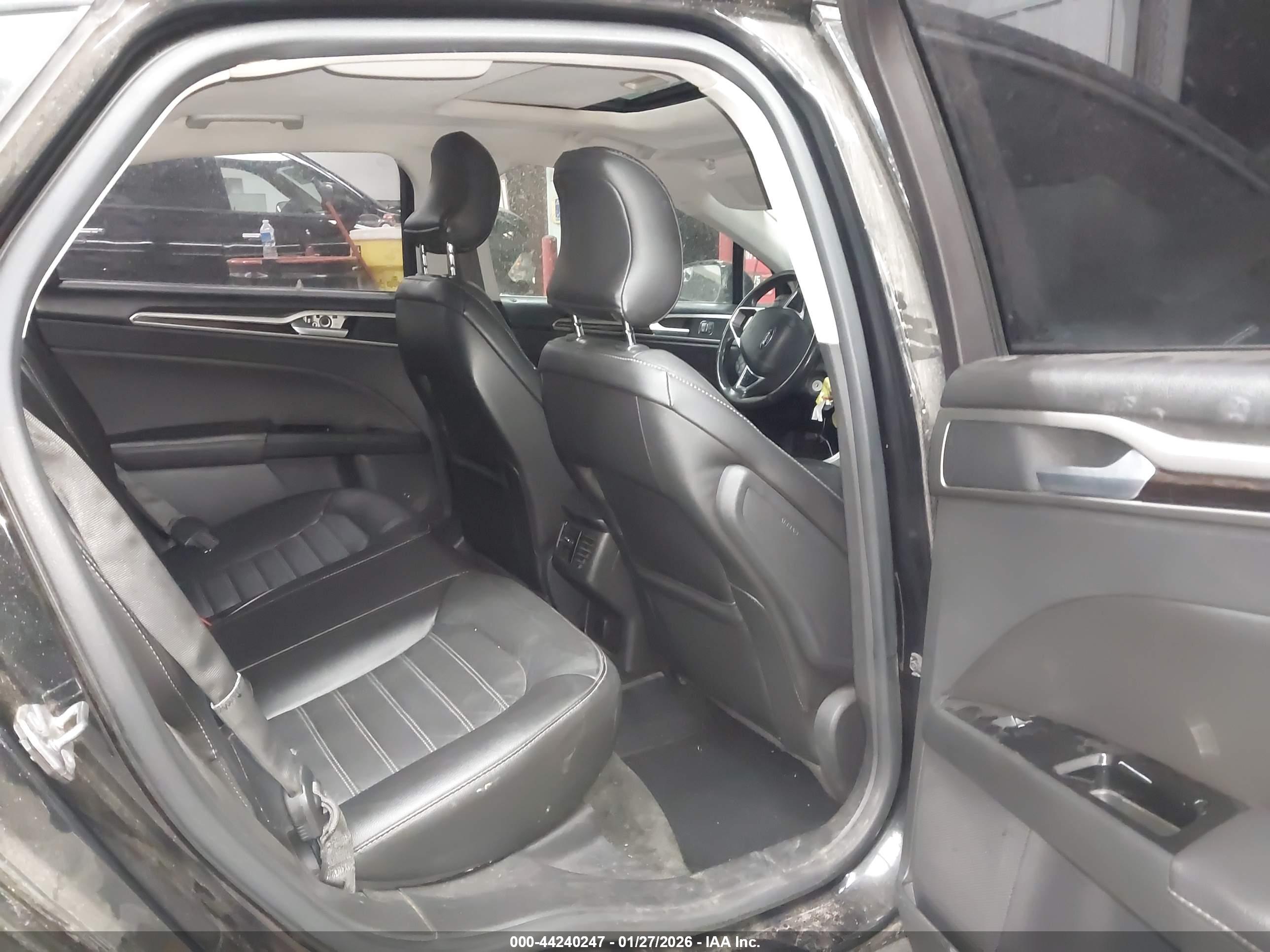 FORD FUSION image 8