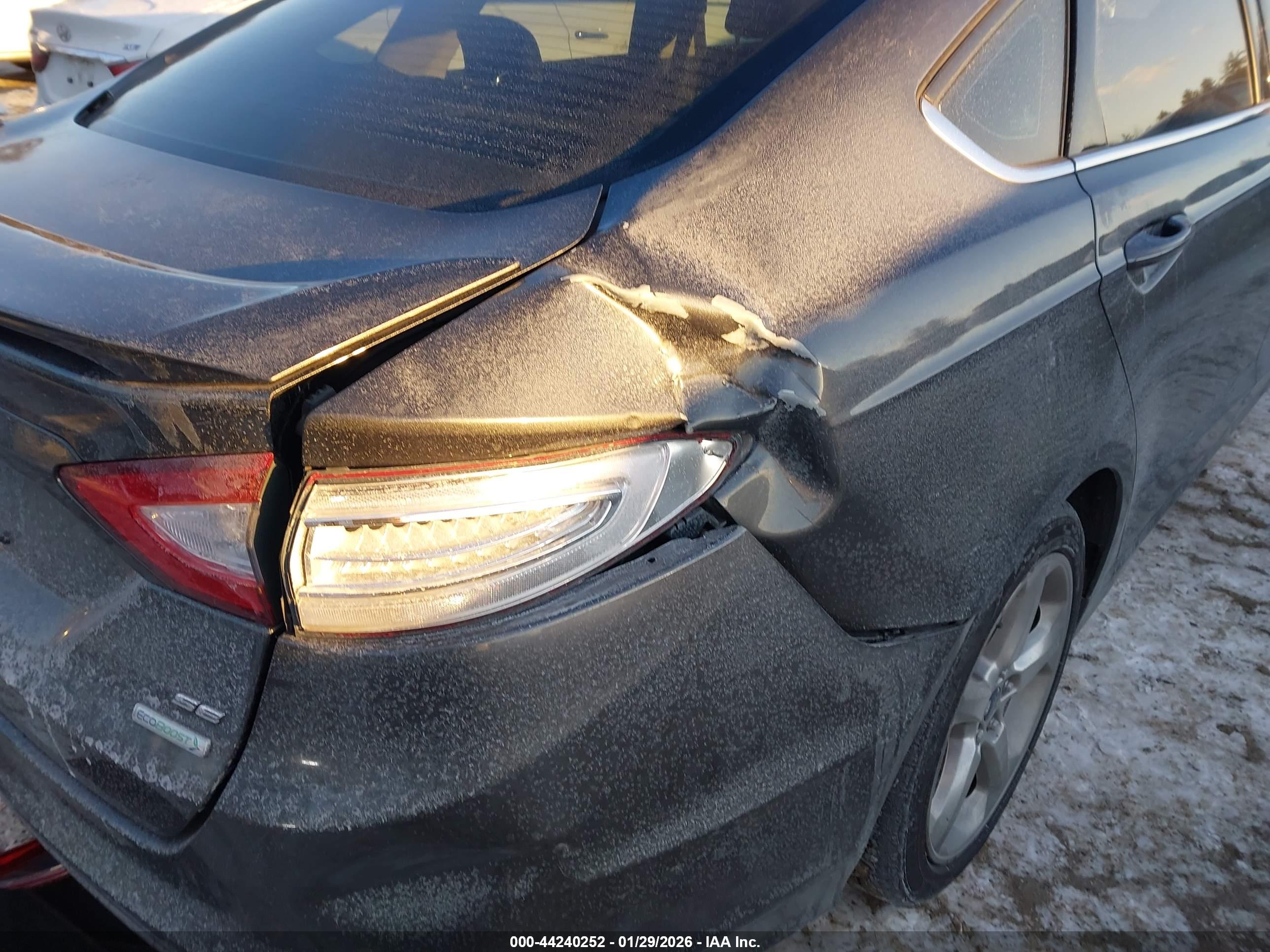 FORD FUSION image 6