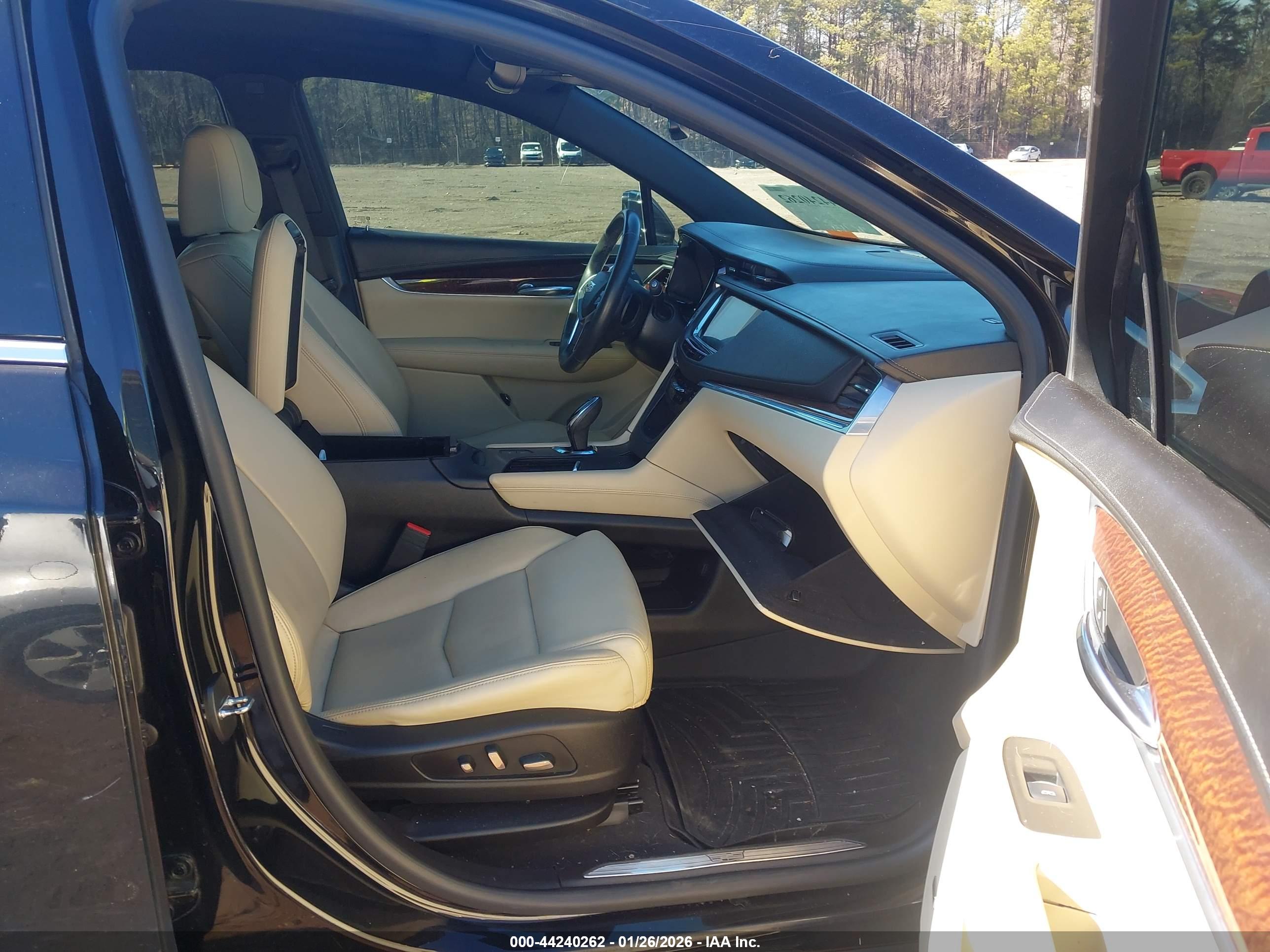 CADILLAC XT5 image 5