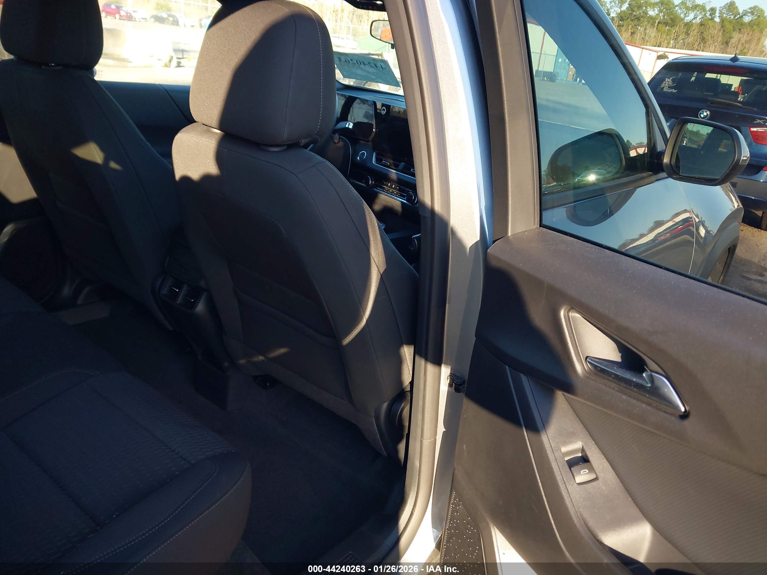CHEVROLET EQUINOX image 8