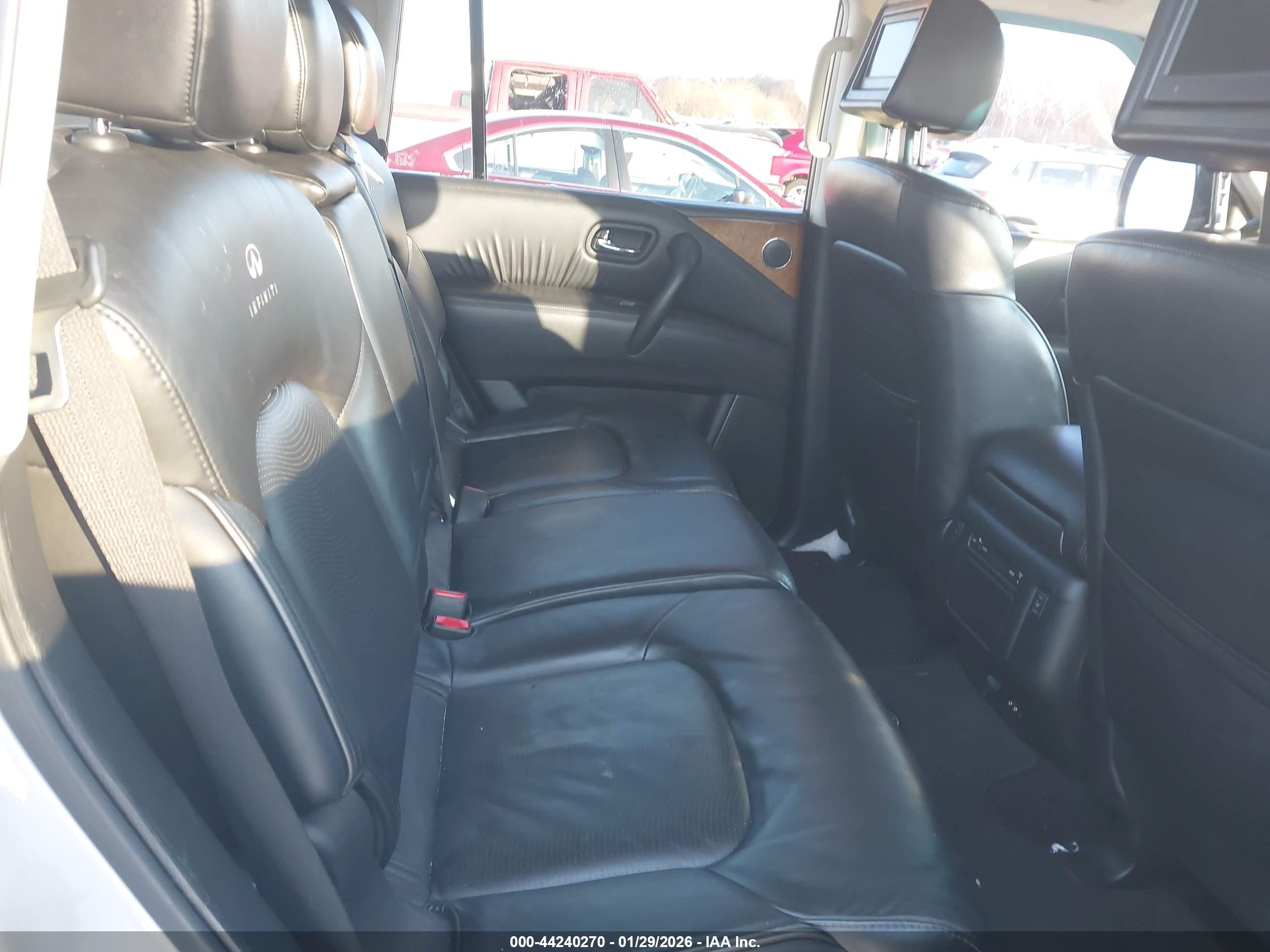 INFINITI QX80 image 8