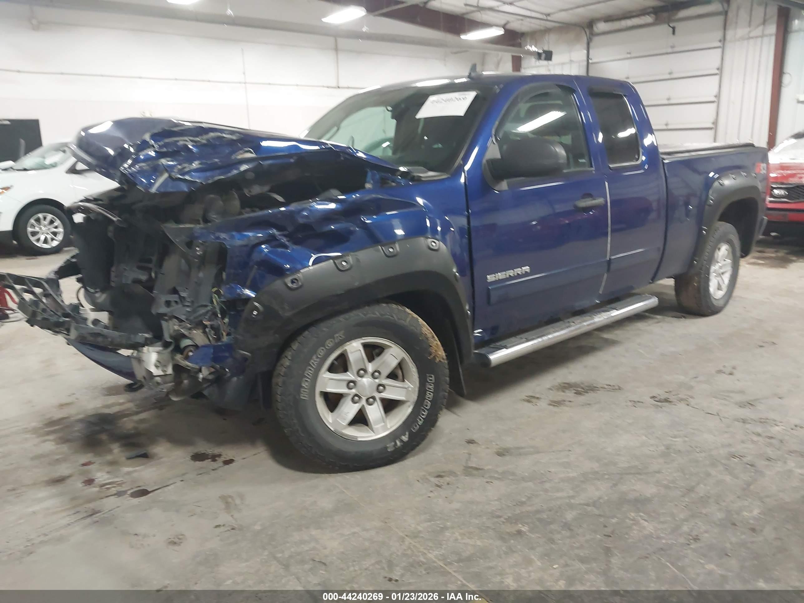 GMC SIERRA image 2