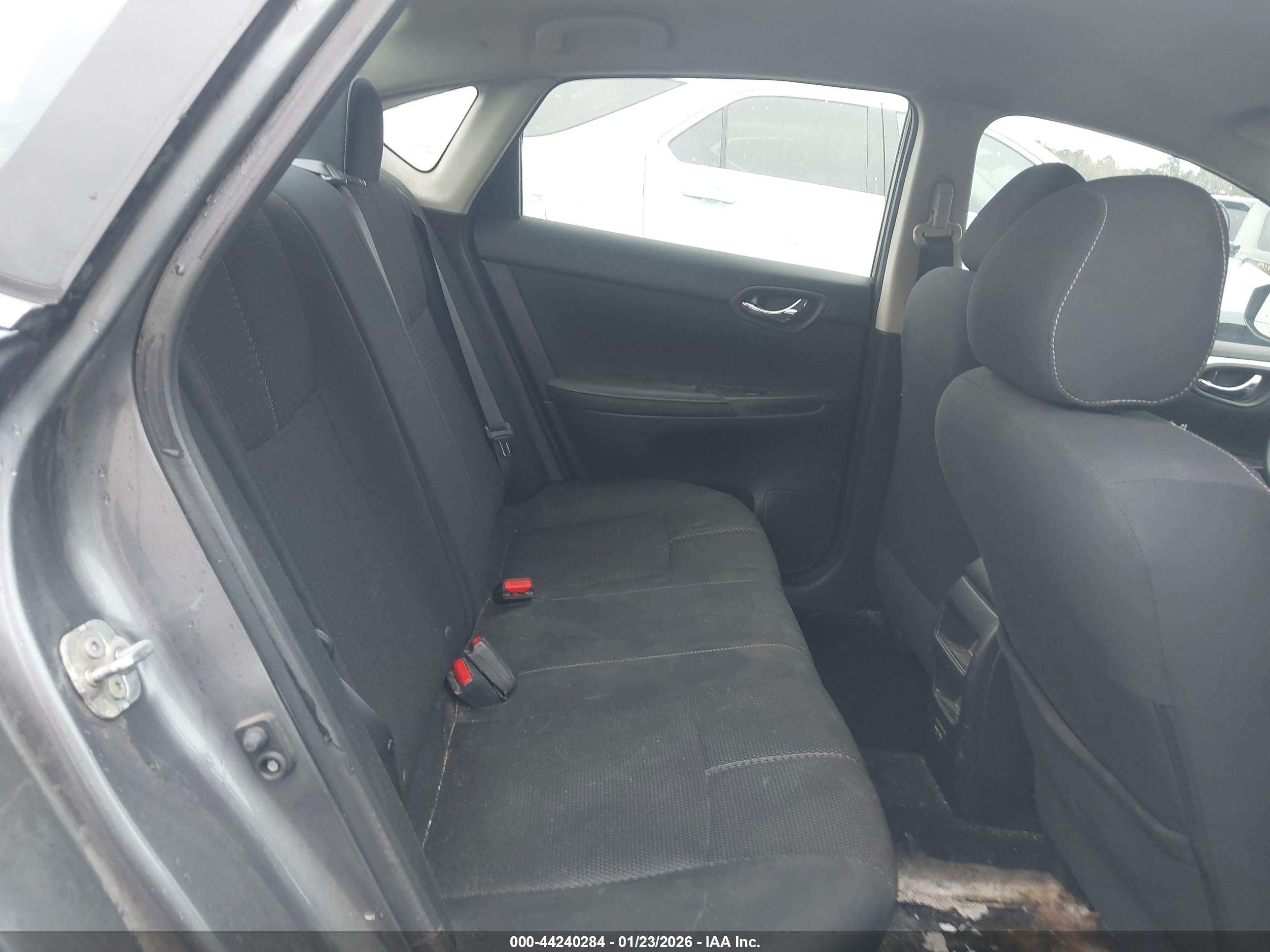 NISSAN SENTRA image 8