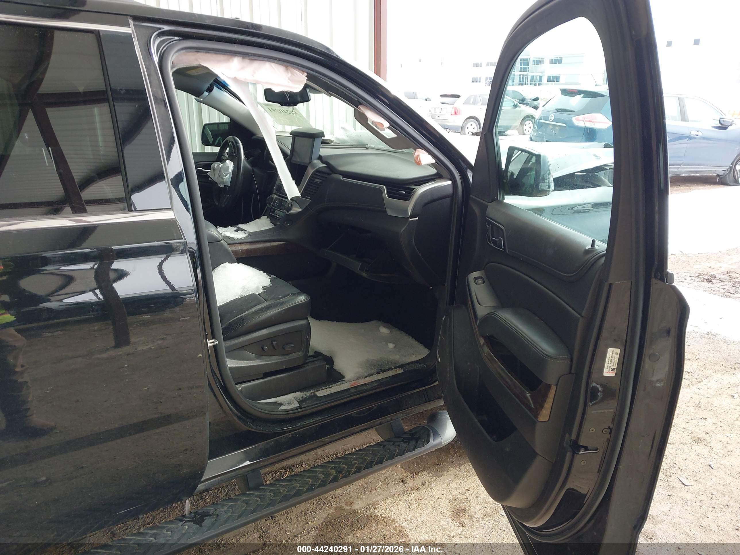 CHEVROLET SUBURBAN image 5