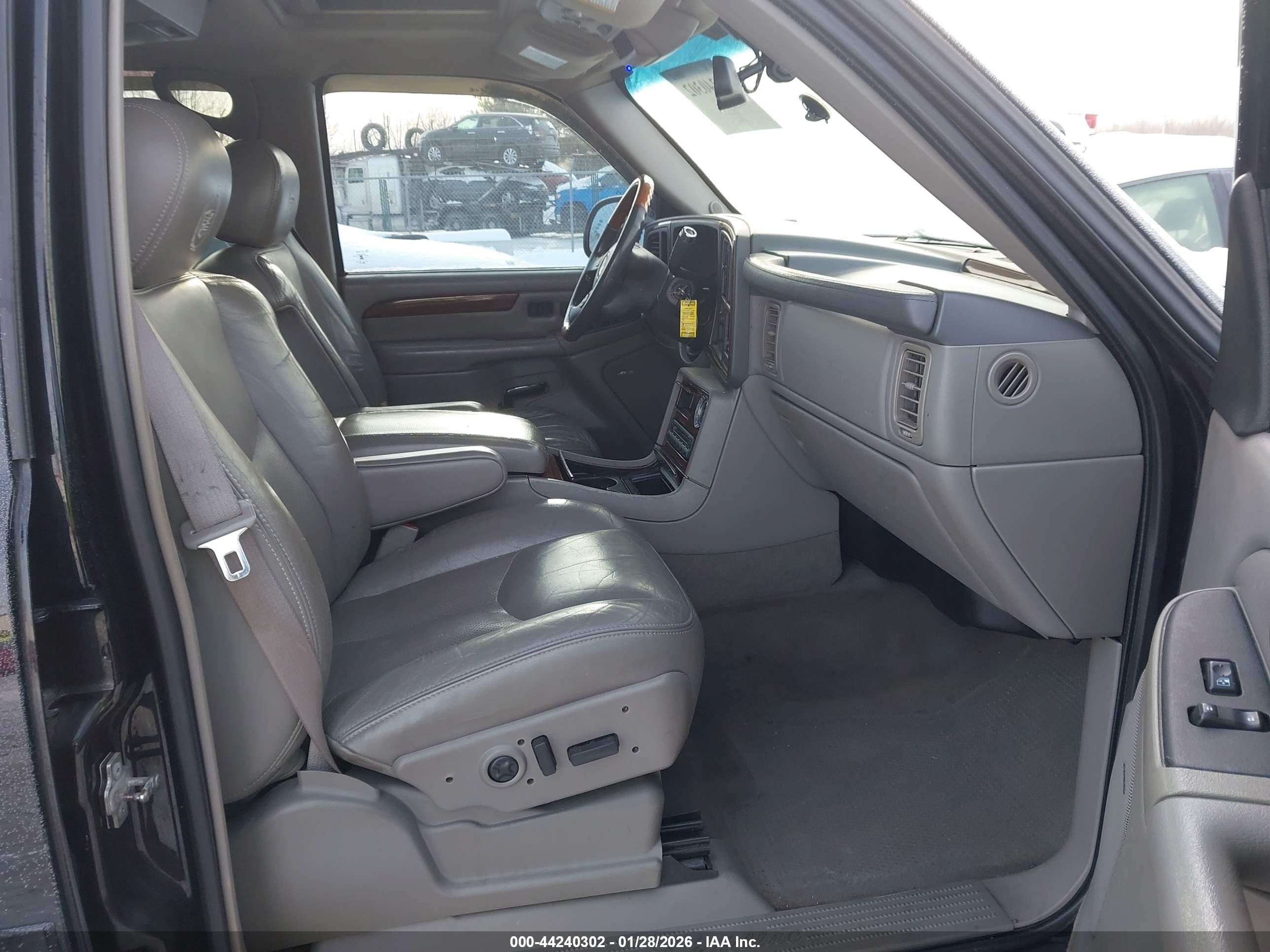 CADILLAC ESCALADE image 5