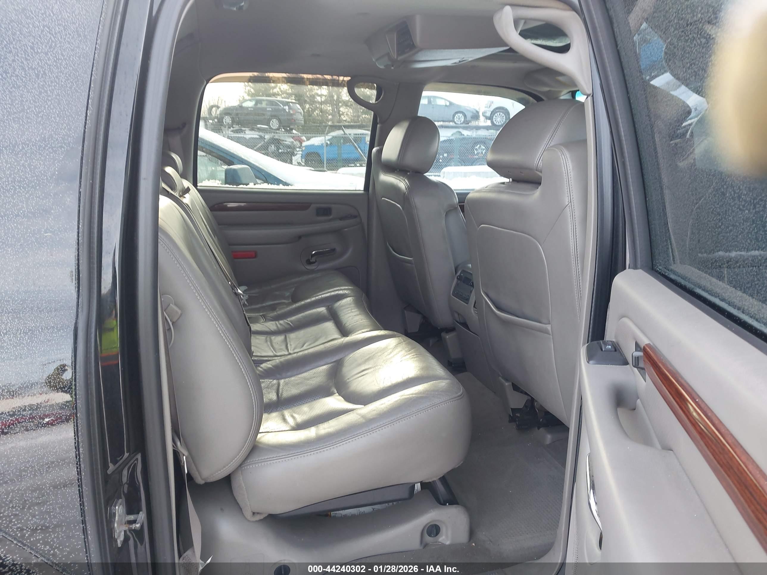 CADILLAC ESCALADE image 8