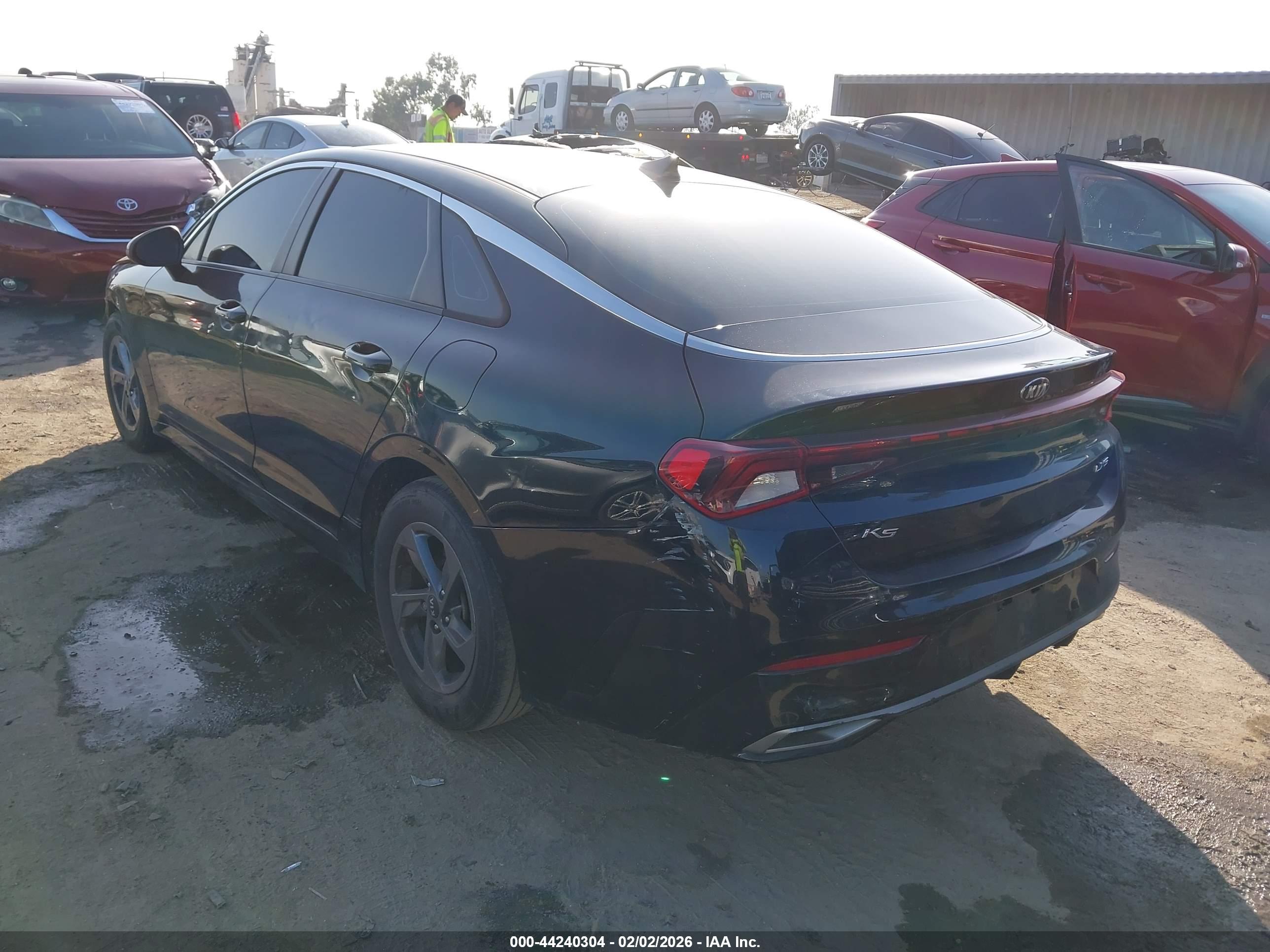 KIA K5 image 3