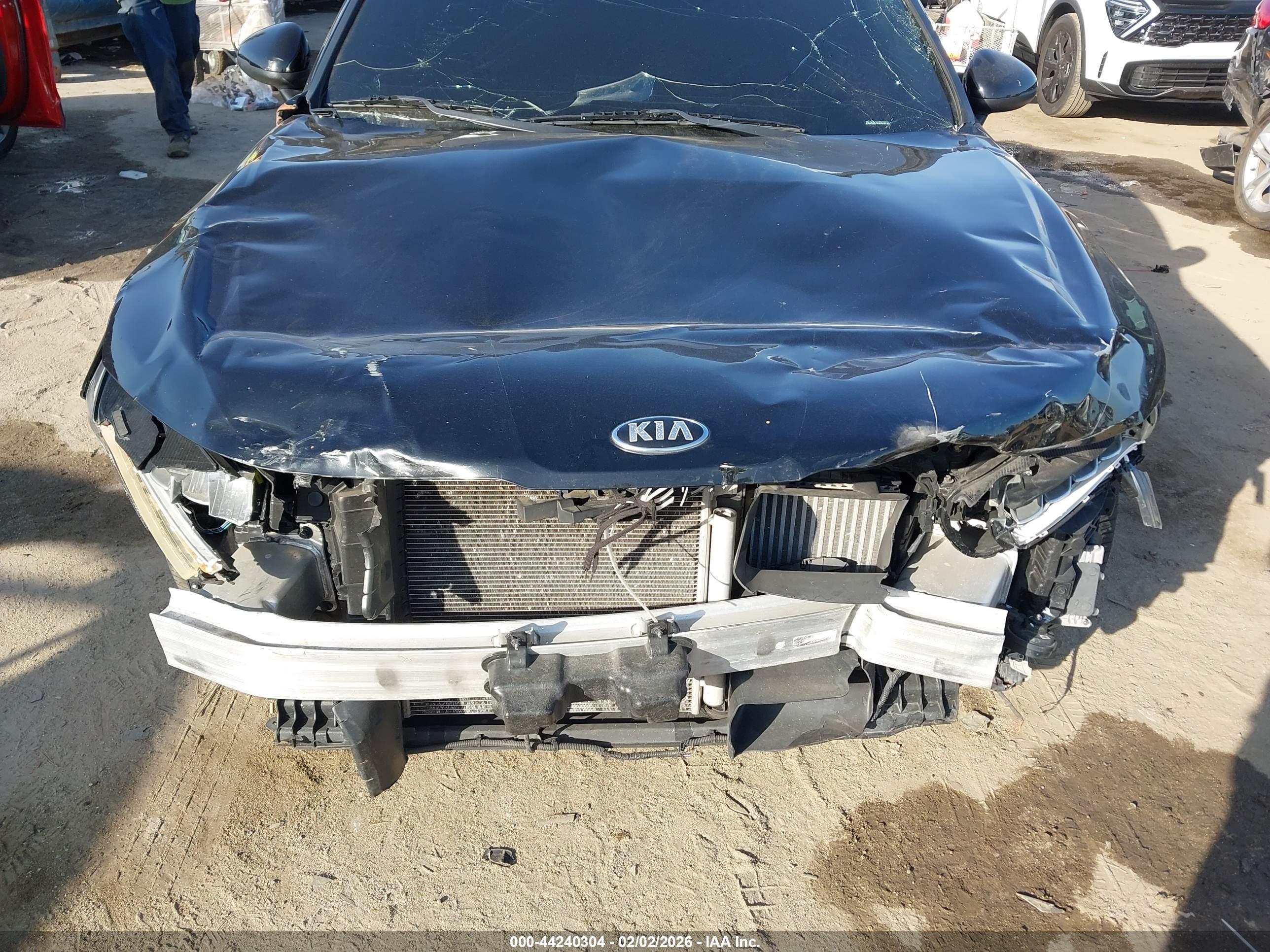 KIA K5 image 6