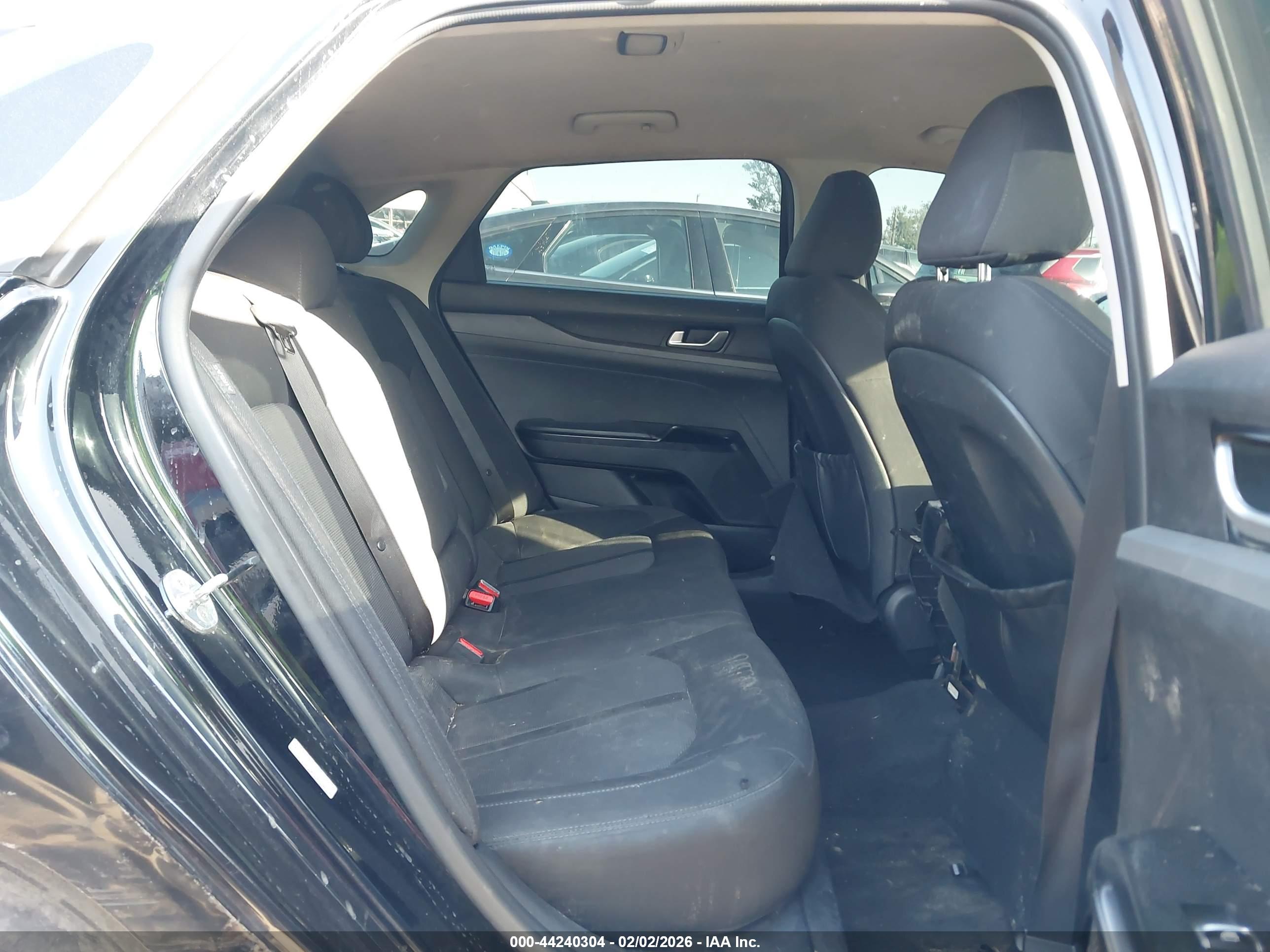 KIA K5 image 8