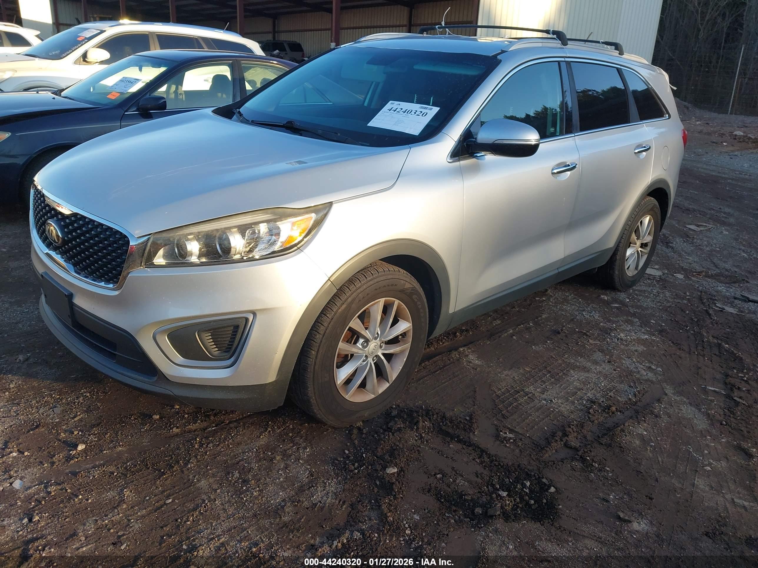 KIA SORENTO image 2