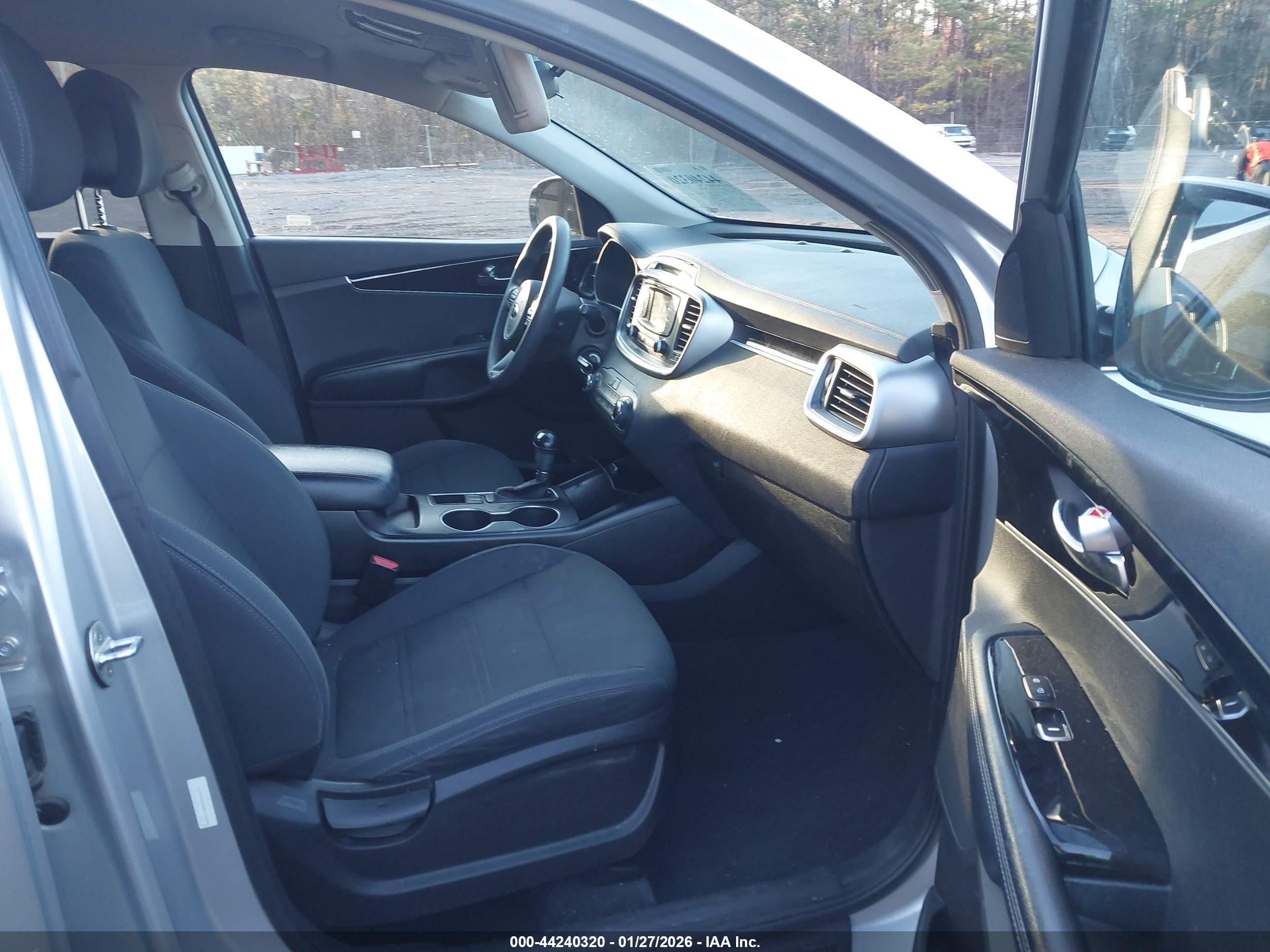 KIA SORENTO image 5
