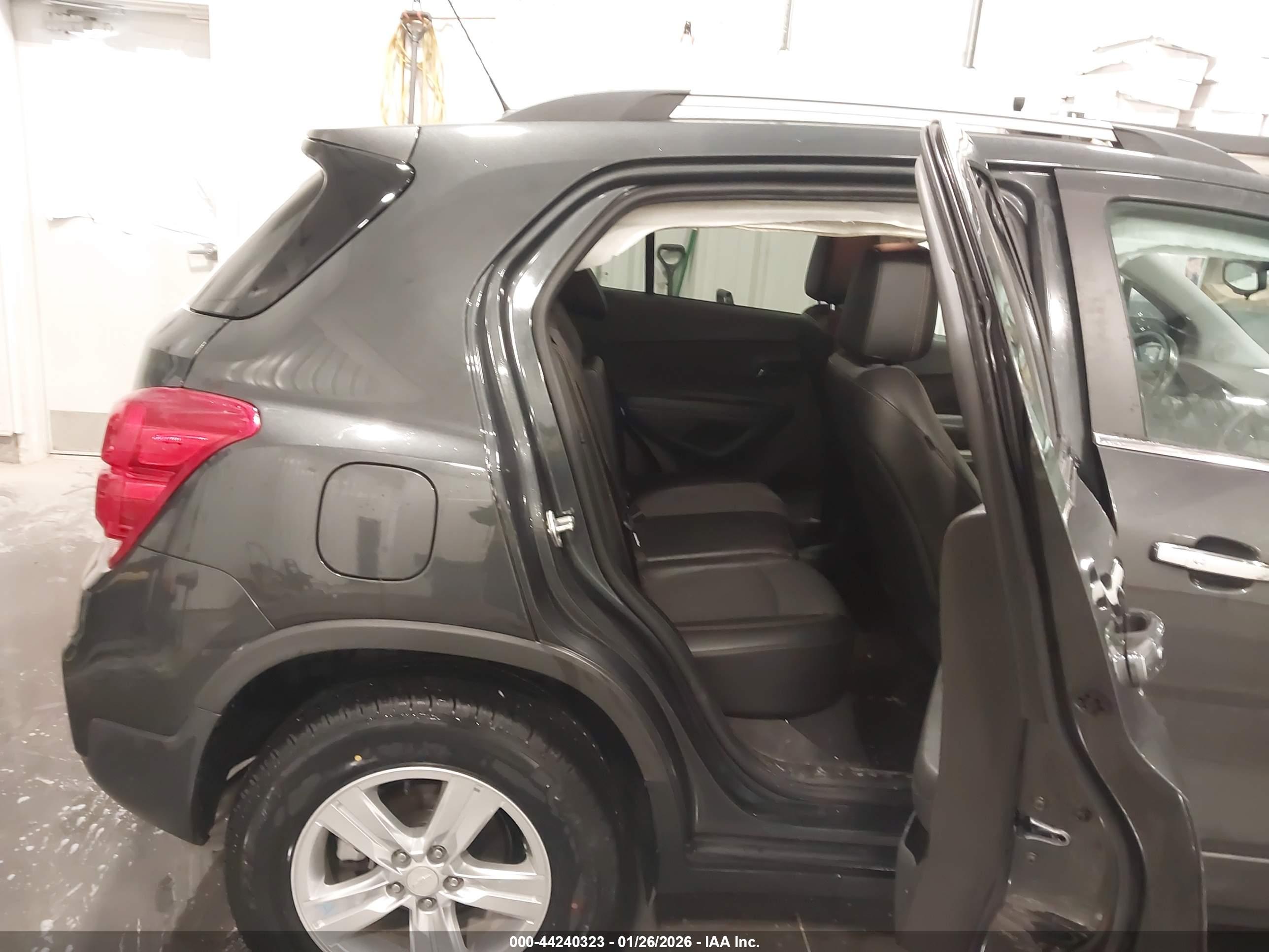 CHEVROLET TRAX image 8