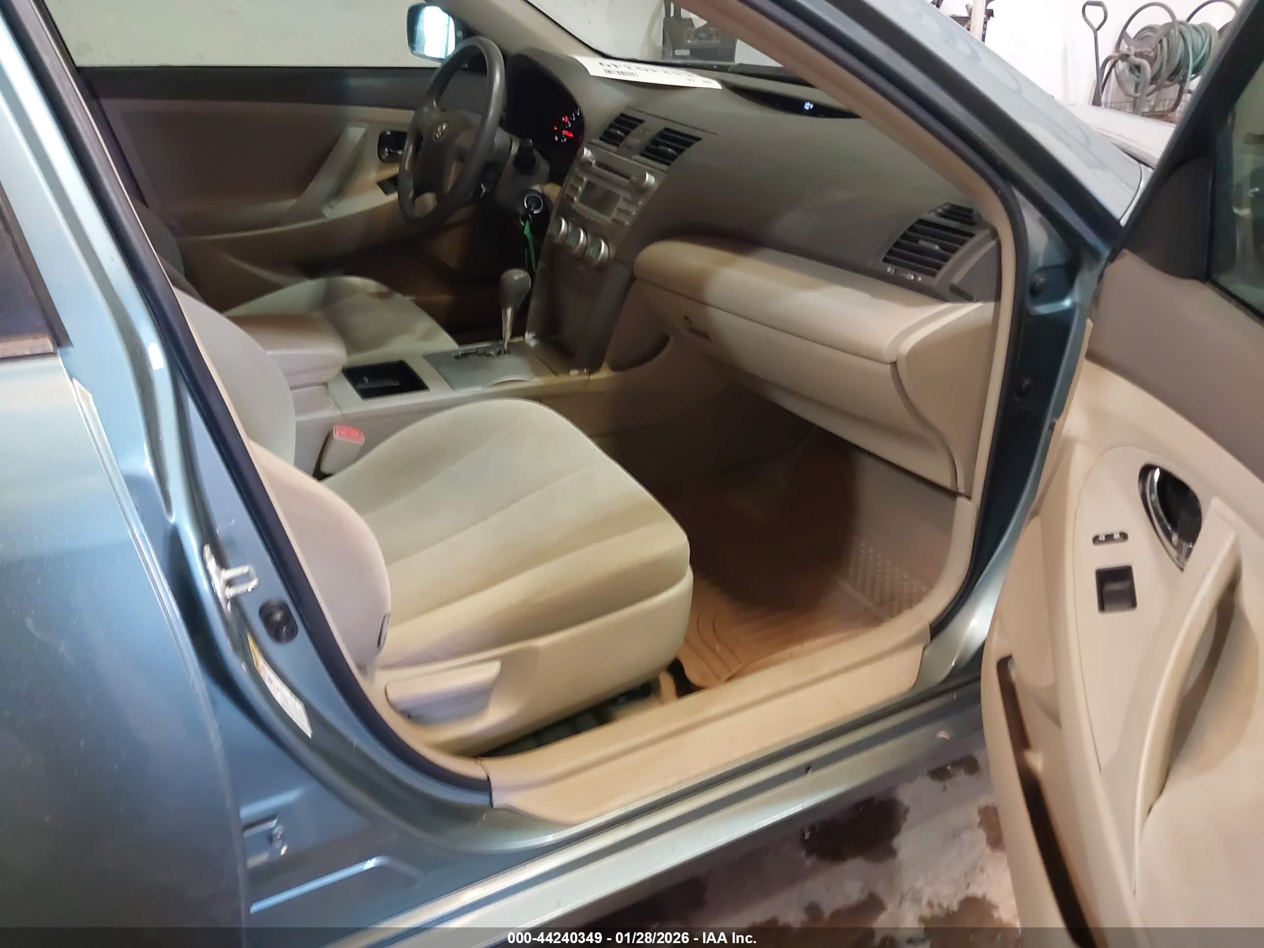 TOYOTA CAMRY image 5