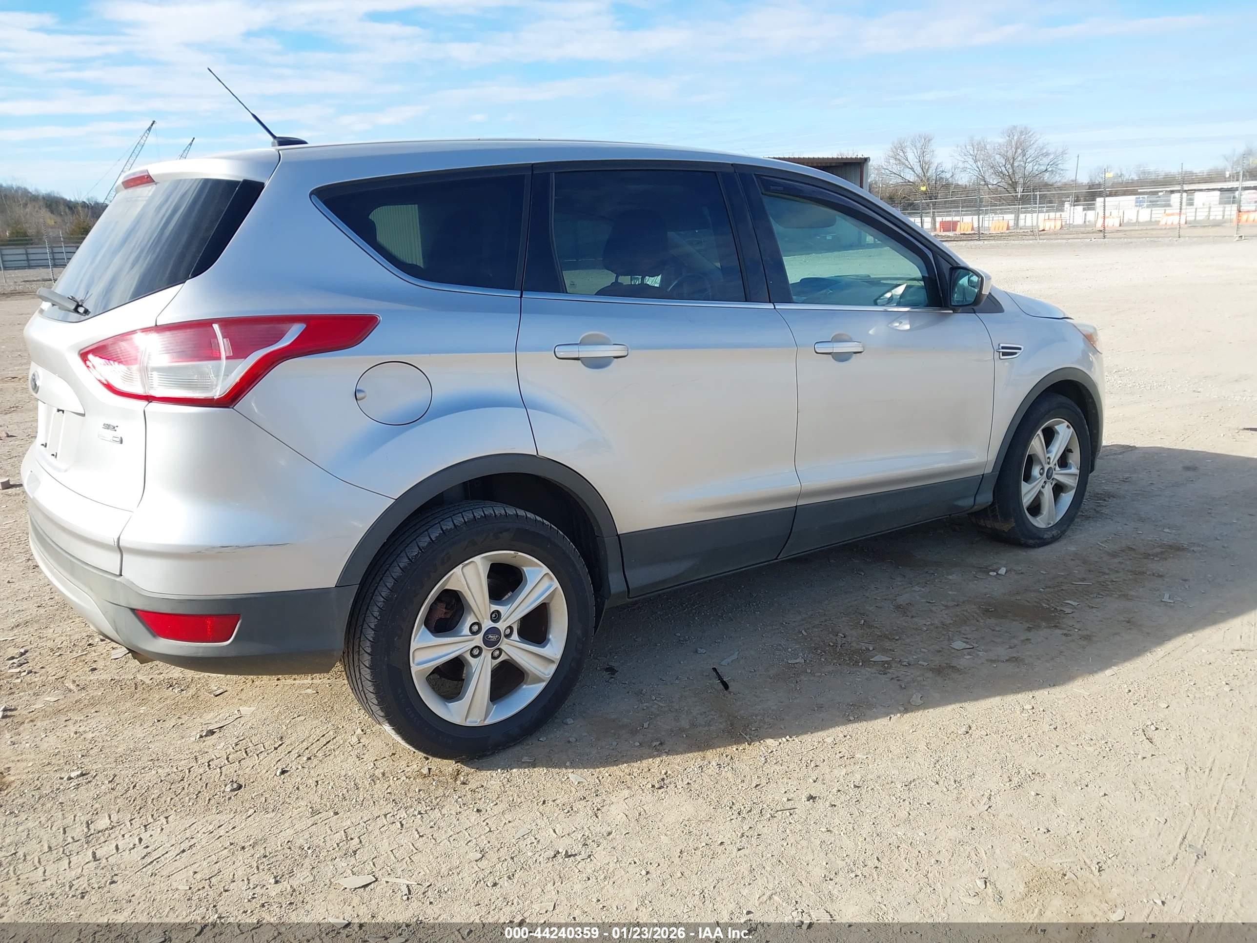 FORD ESCAPE image 4