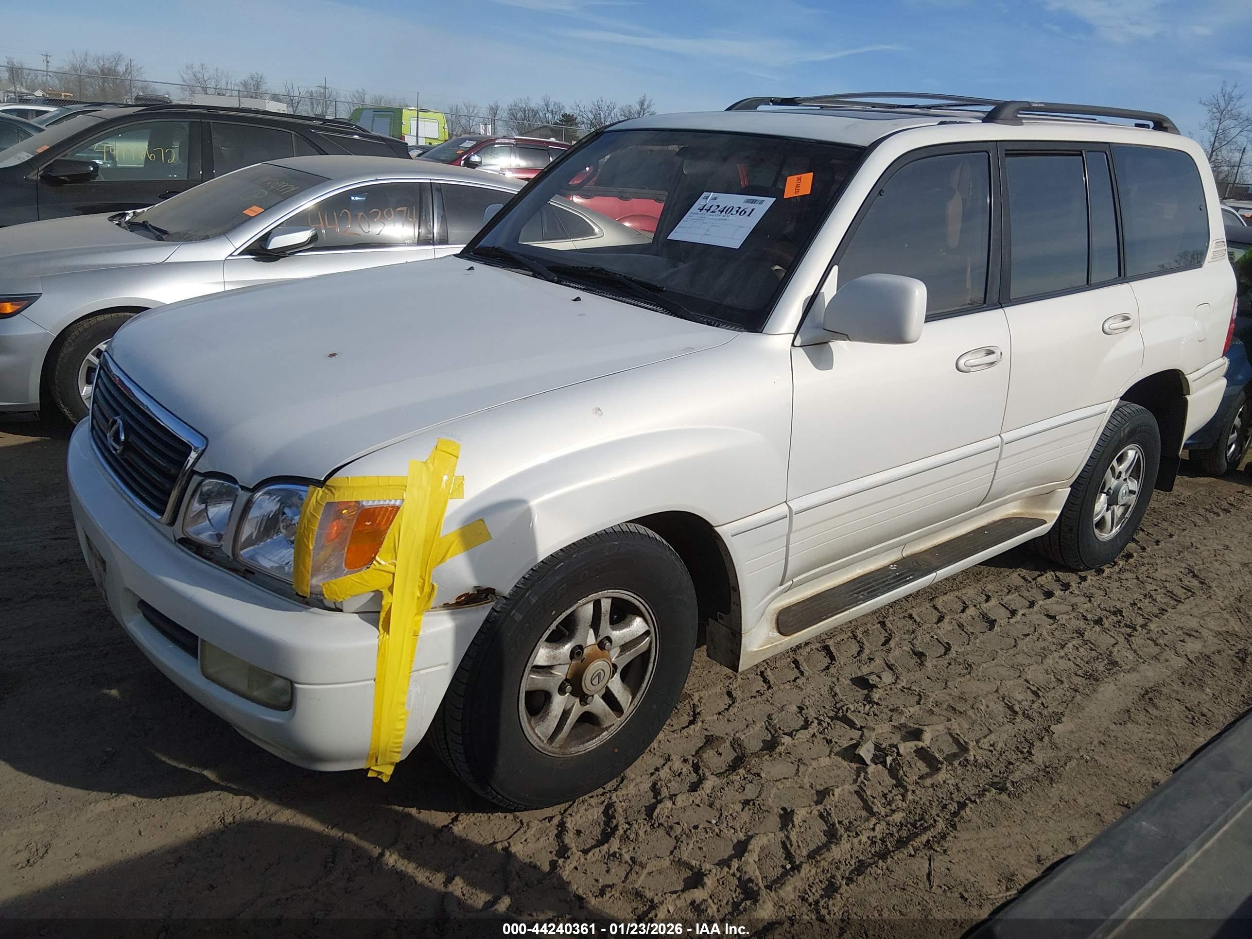 LEXUS LX image 2
