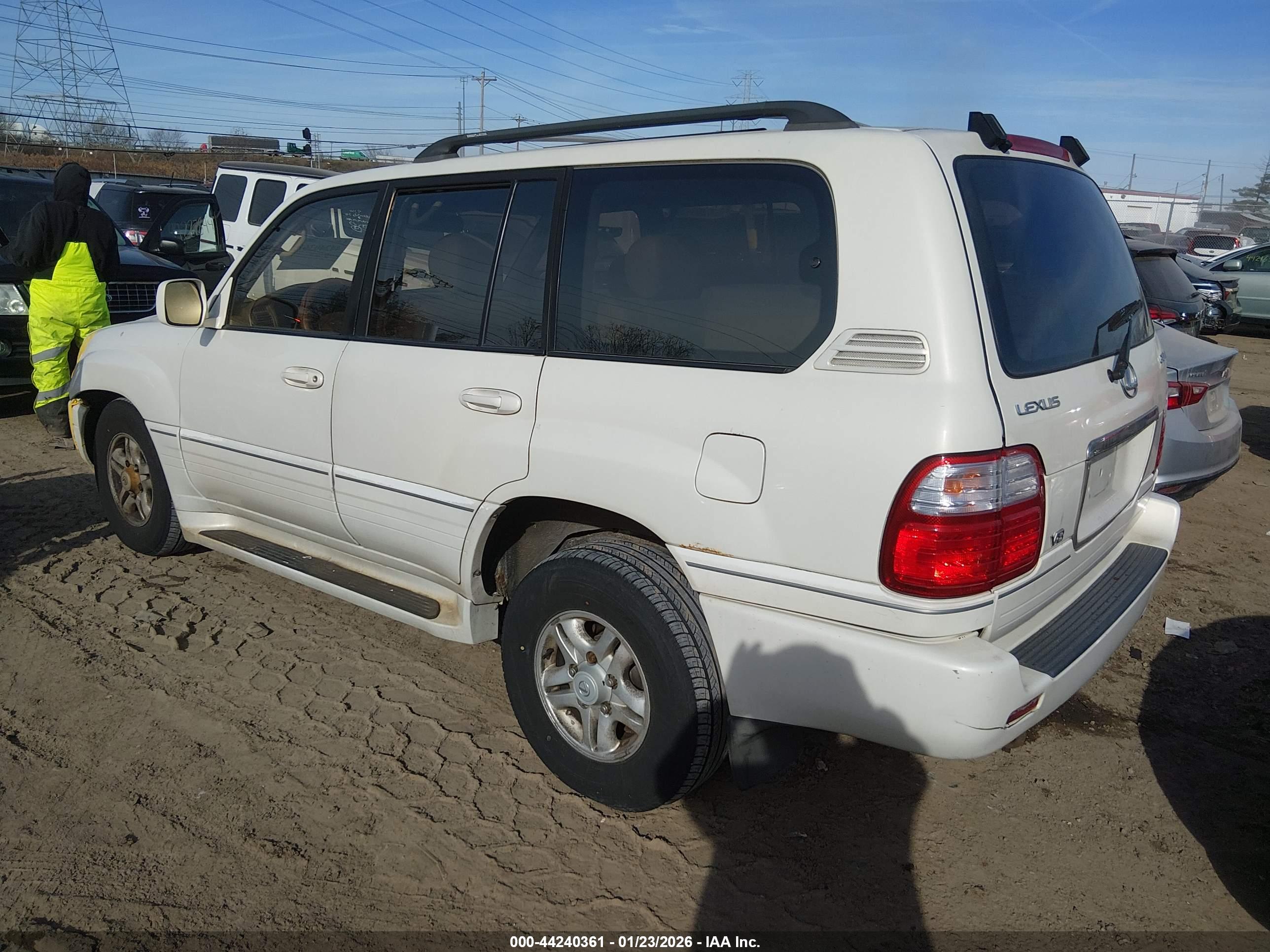 LEXUS LX image 3