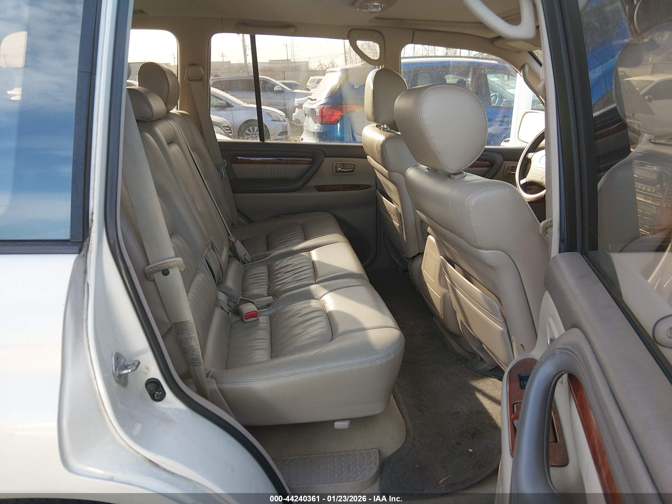 LEXUS LX image 8