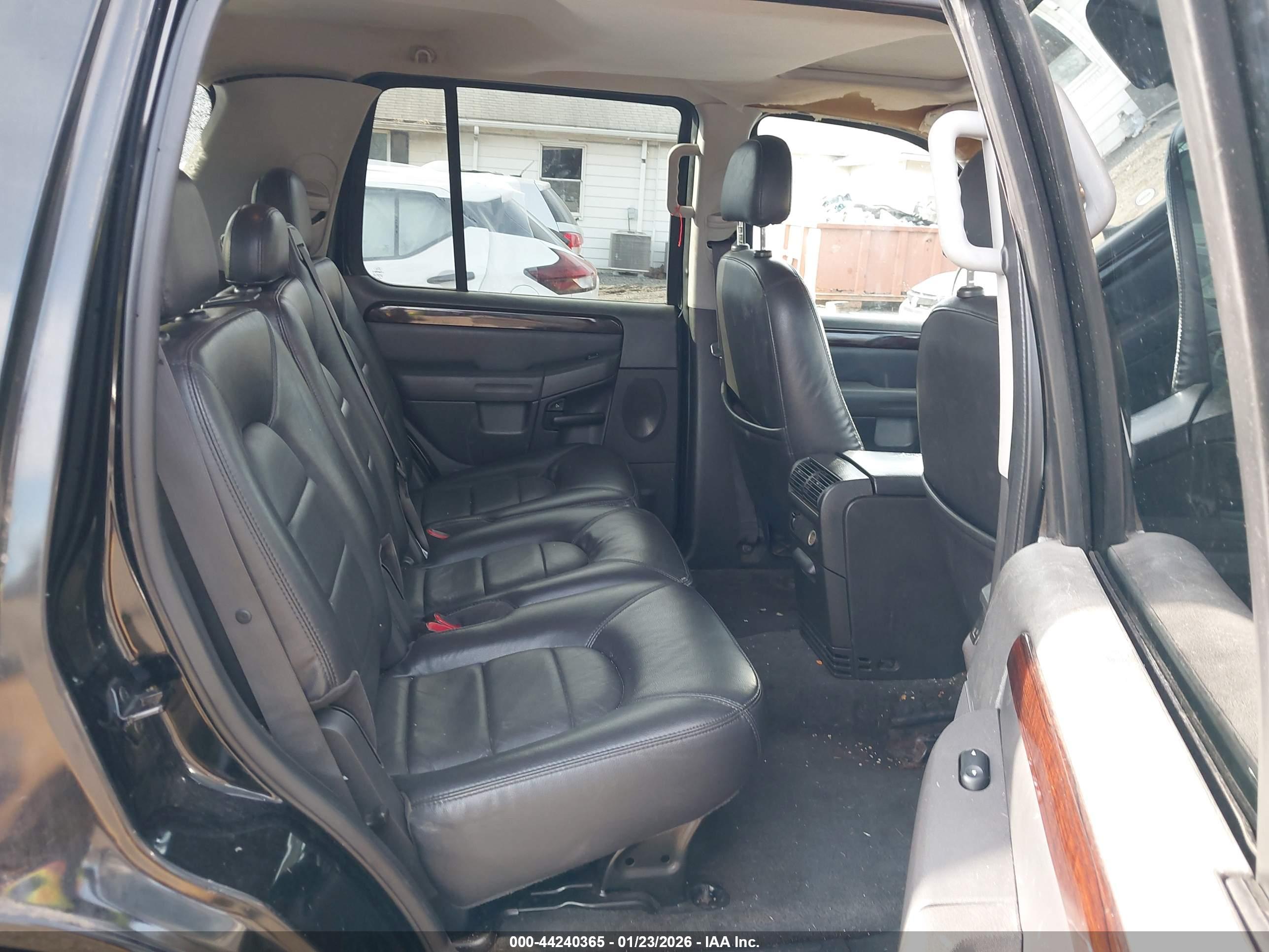 FORD EXPLORER image 8