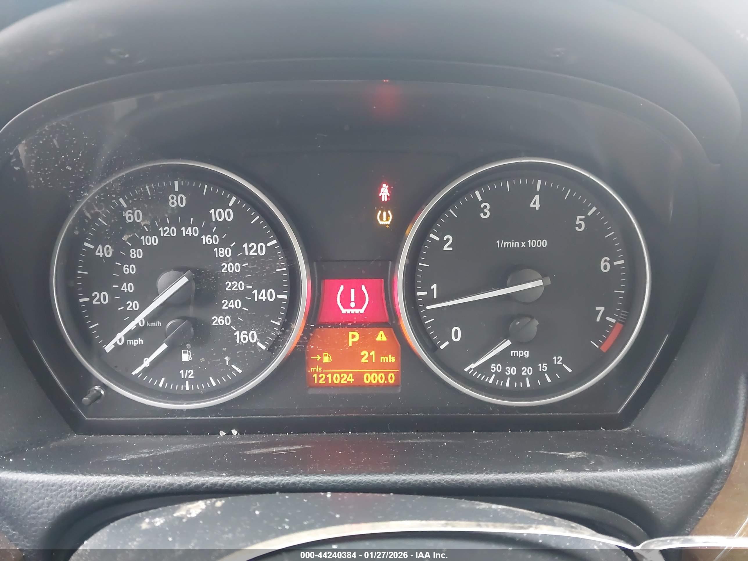 BMW 328XI image 7