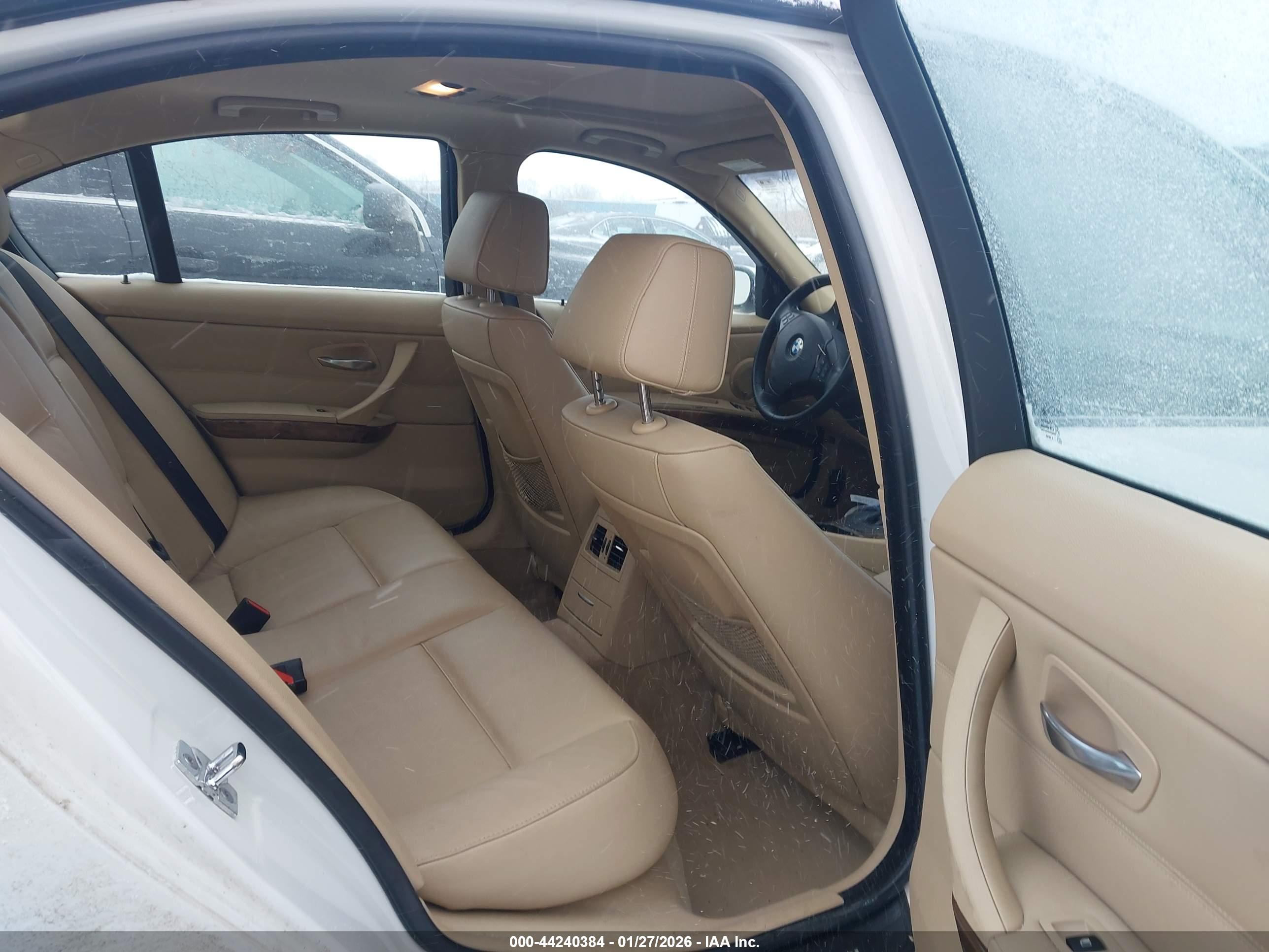 BMW 328XI image 8