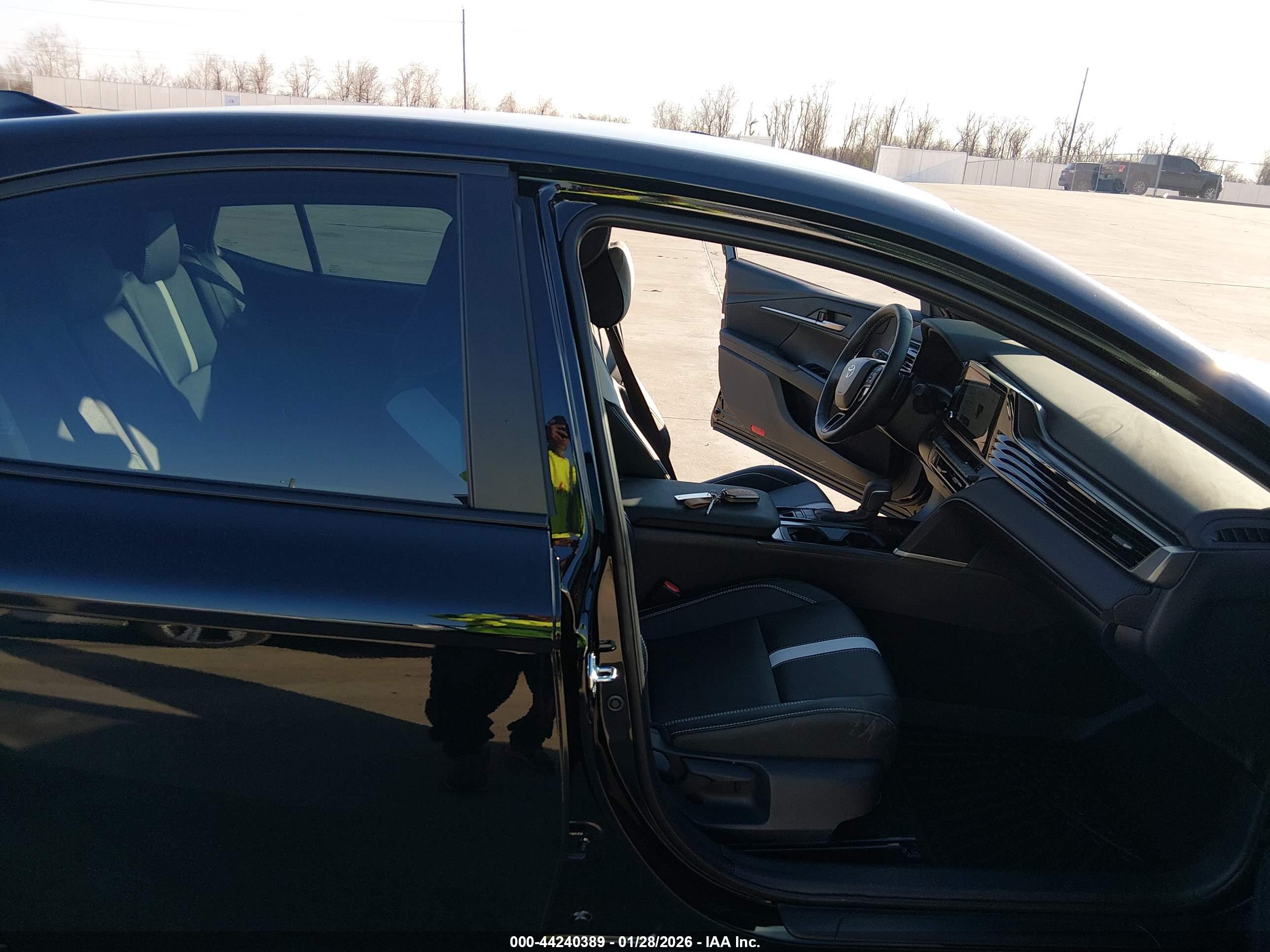 TOYOTA CAMRY image 5