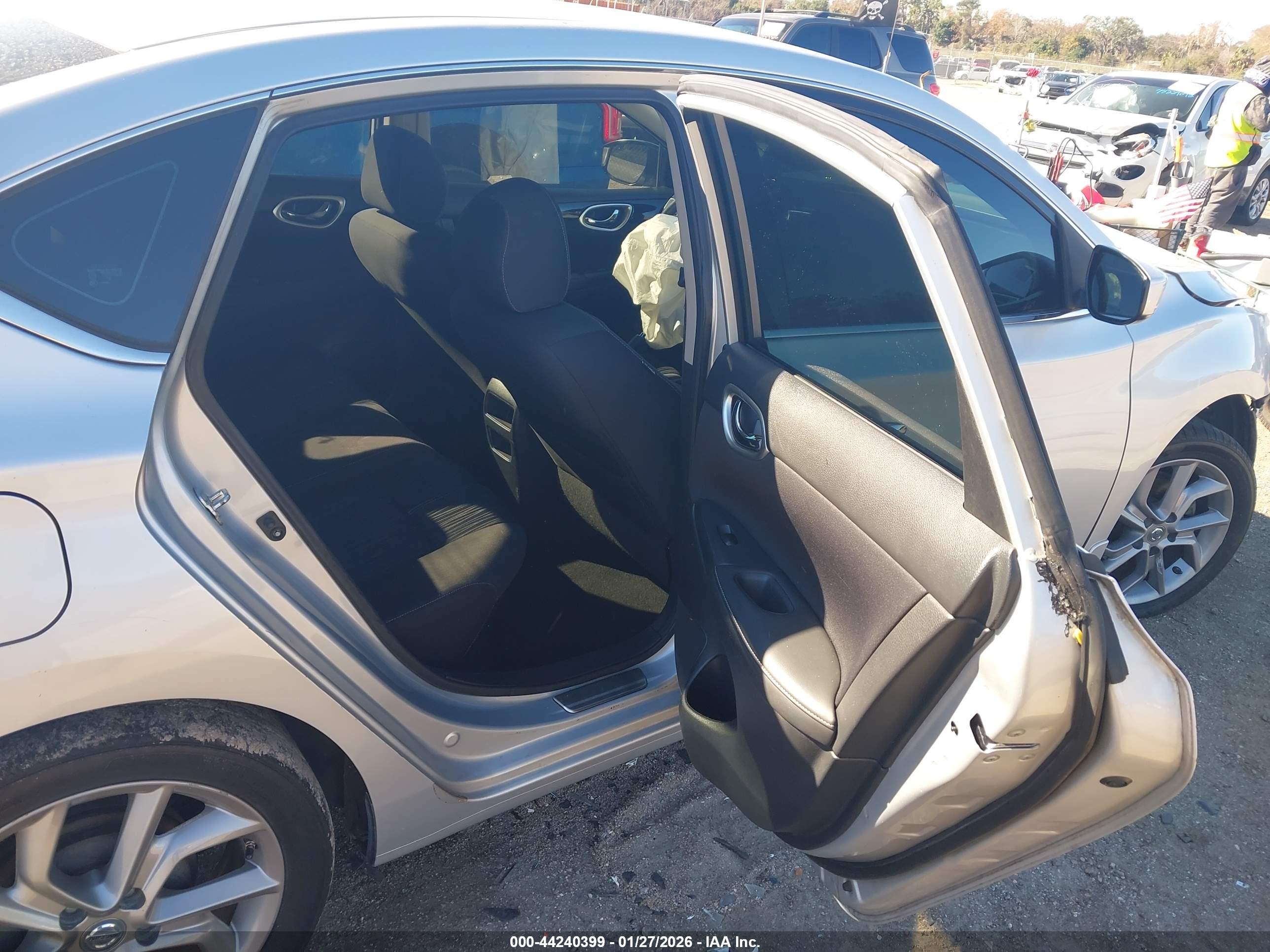 NISSAN SENTRA image 8