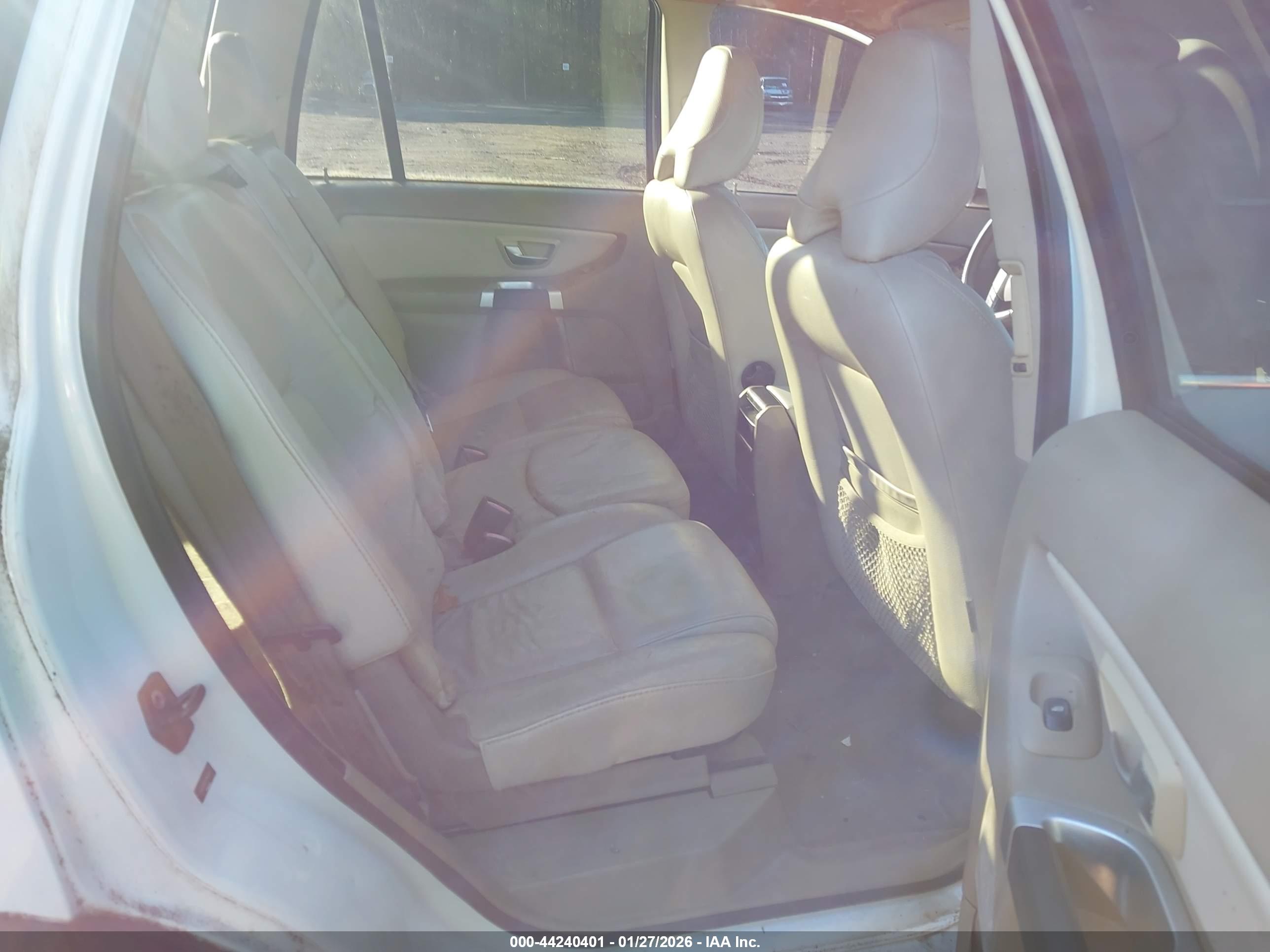 VOLVO XC90 image 8
