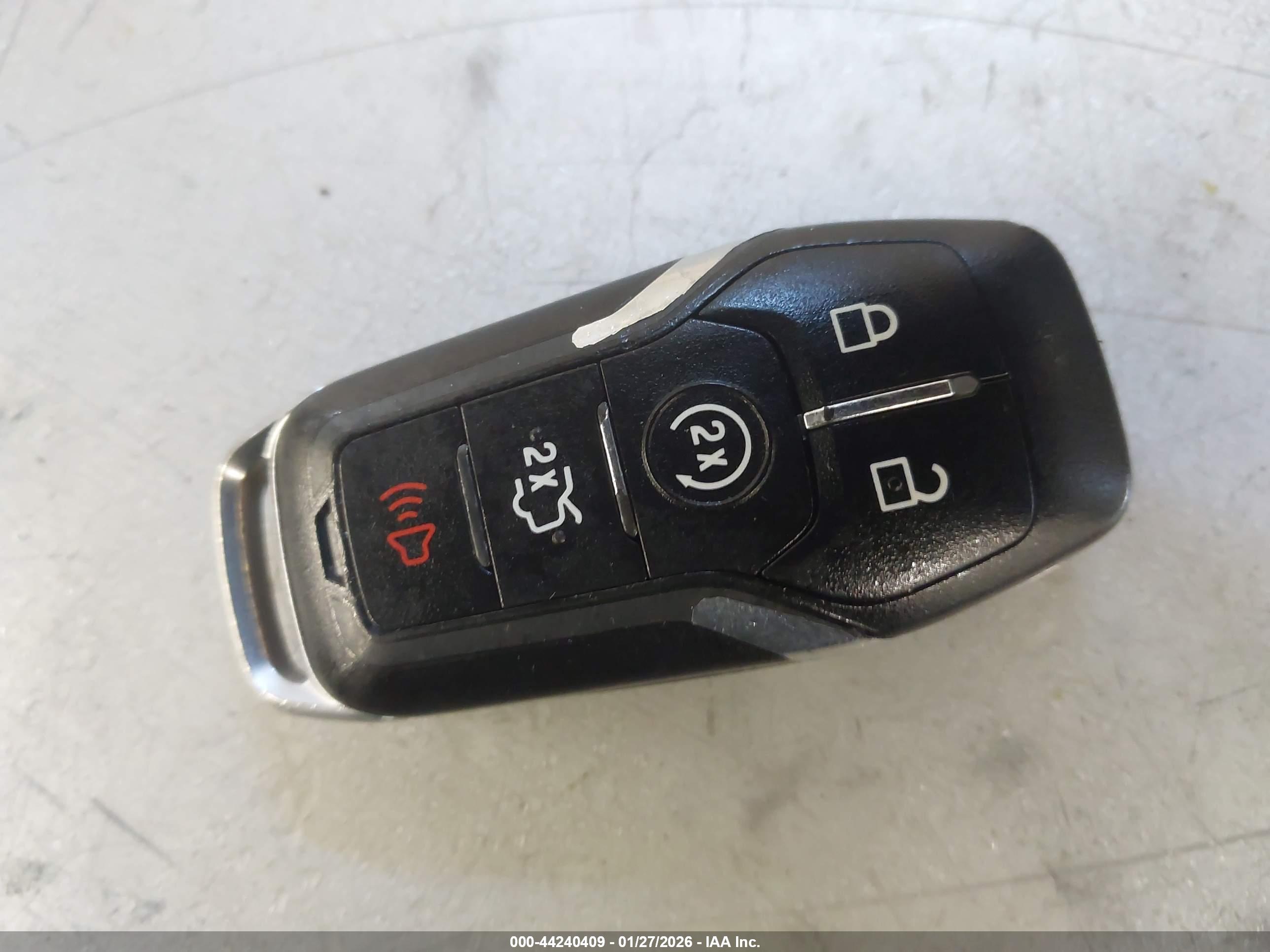 FORD FUSION image 11