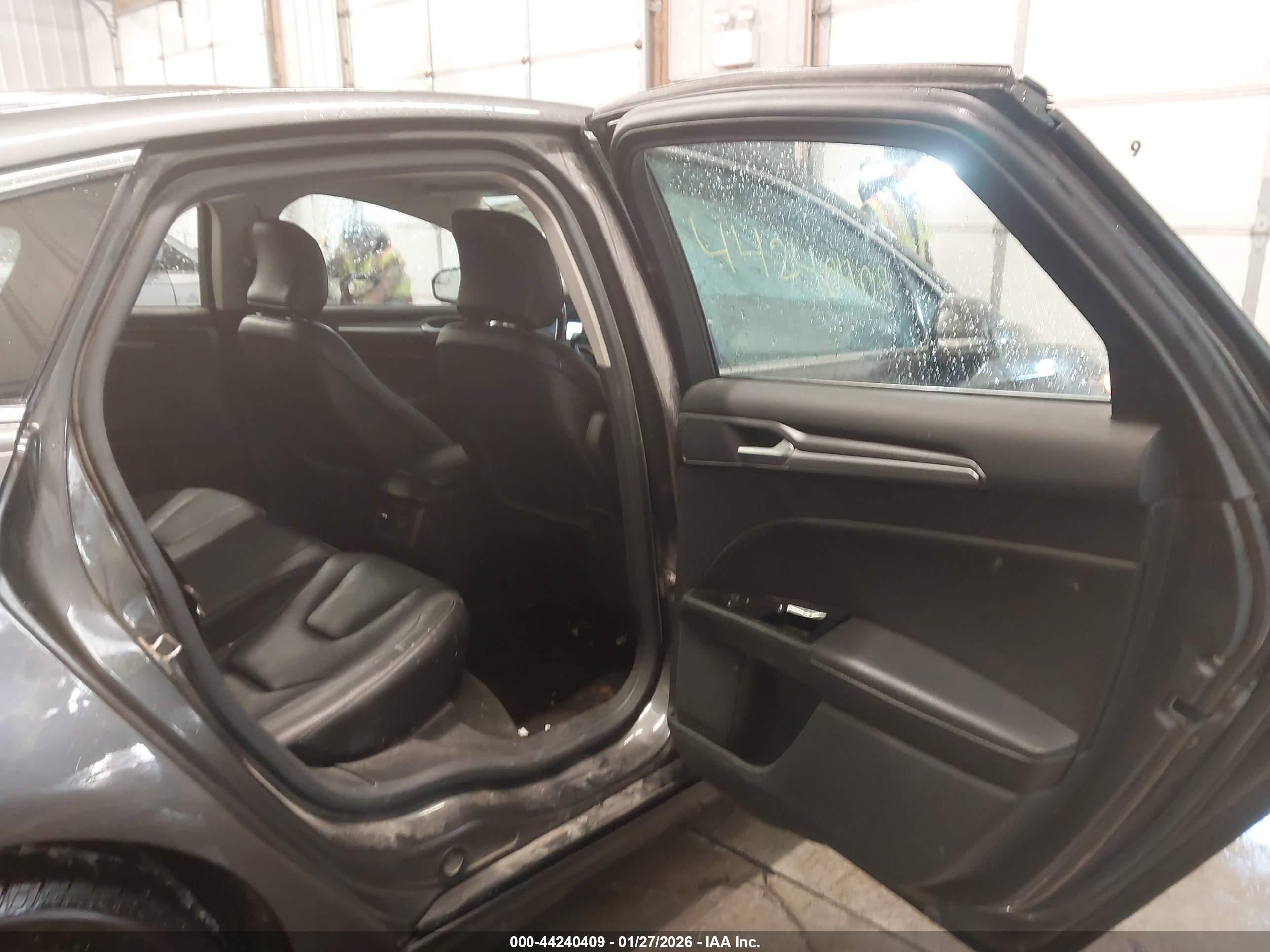 FORD FUSION image 8