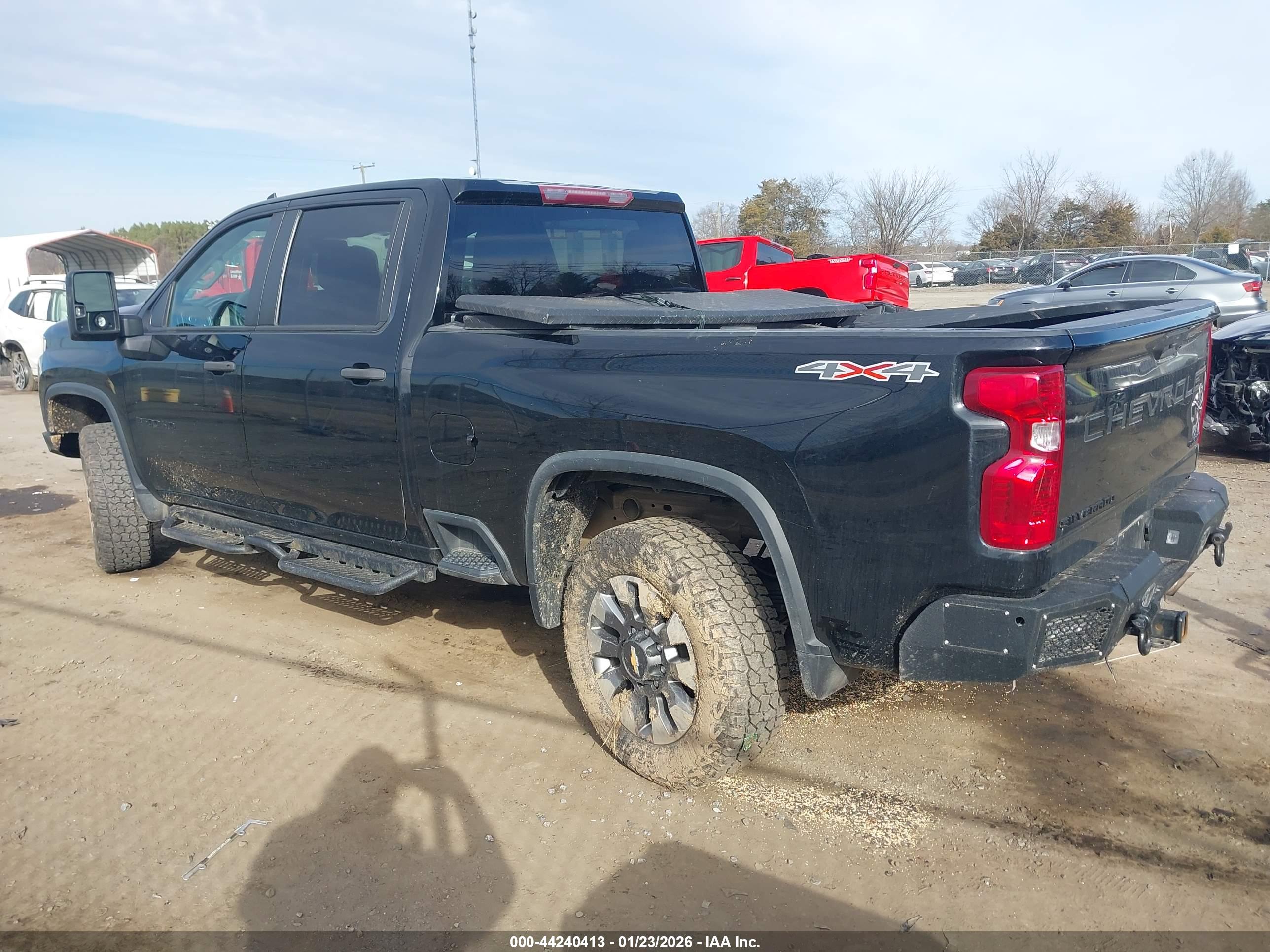 CHEVROLET SILVERADO image 3