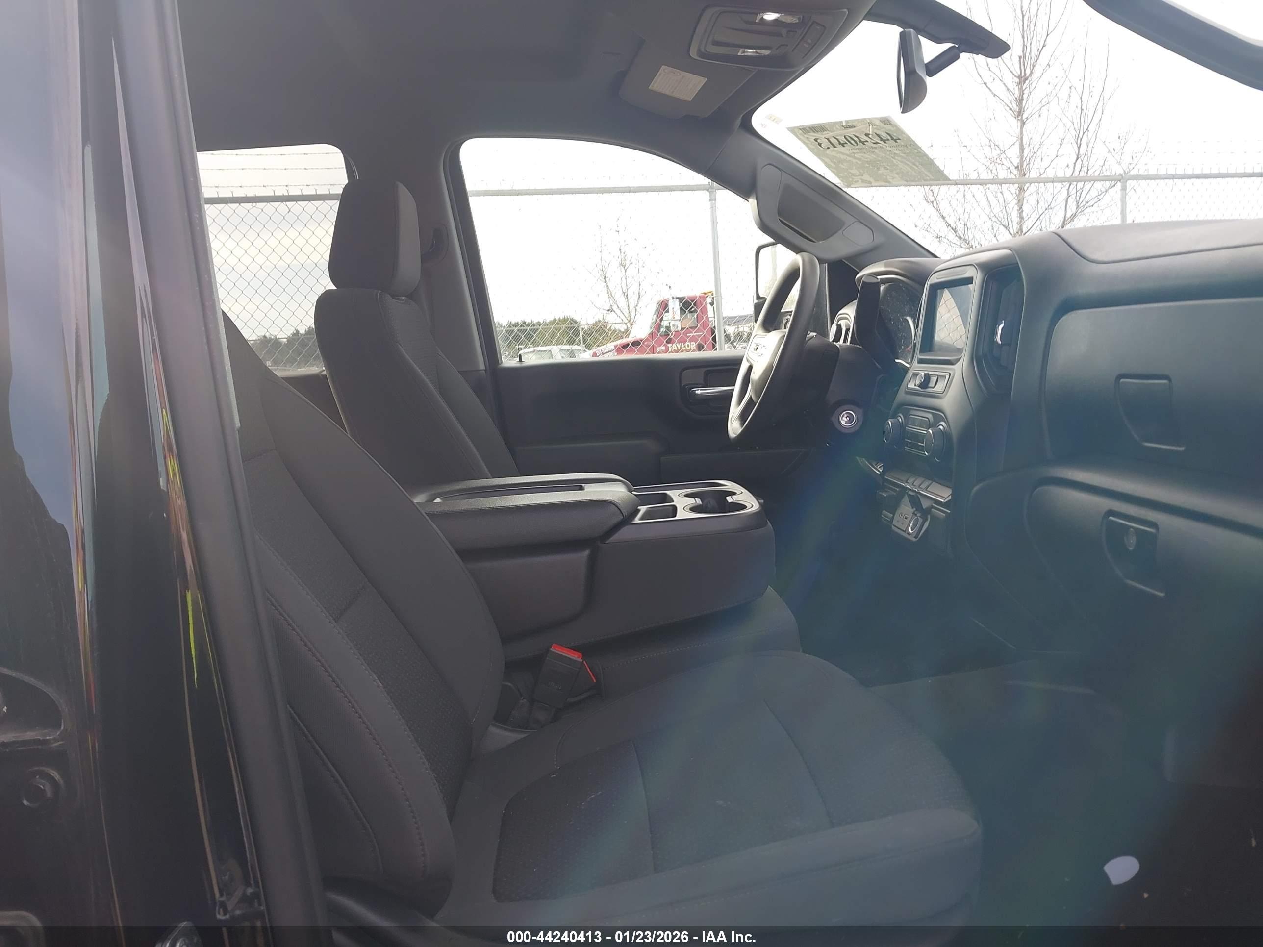 CHEVROLET SILVERADO image 5