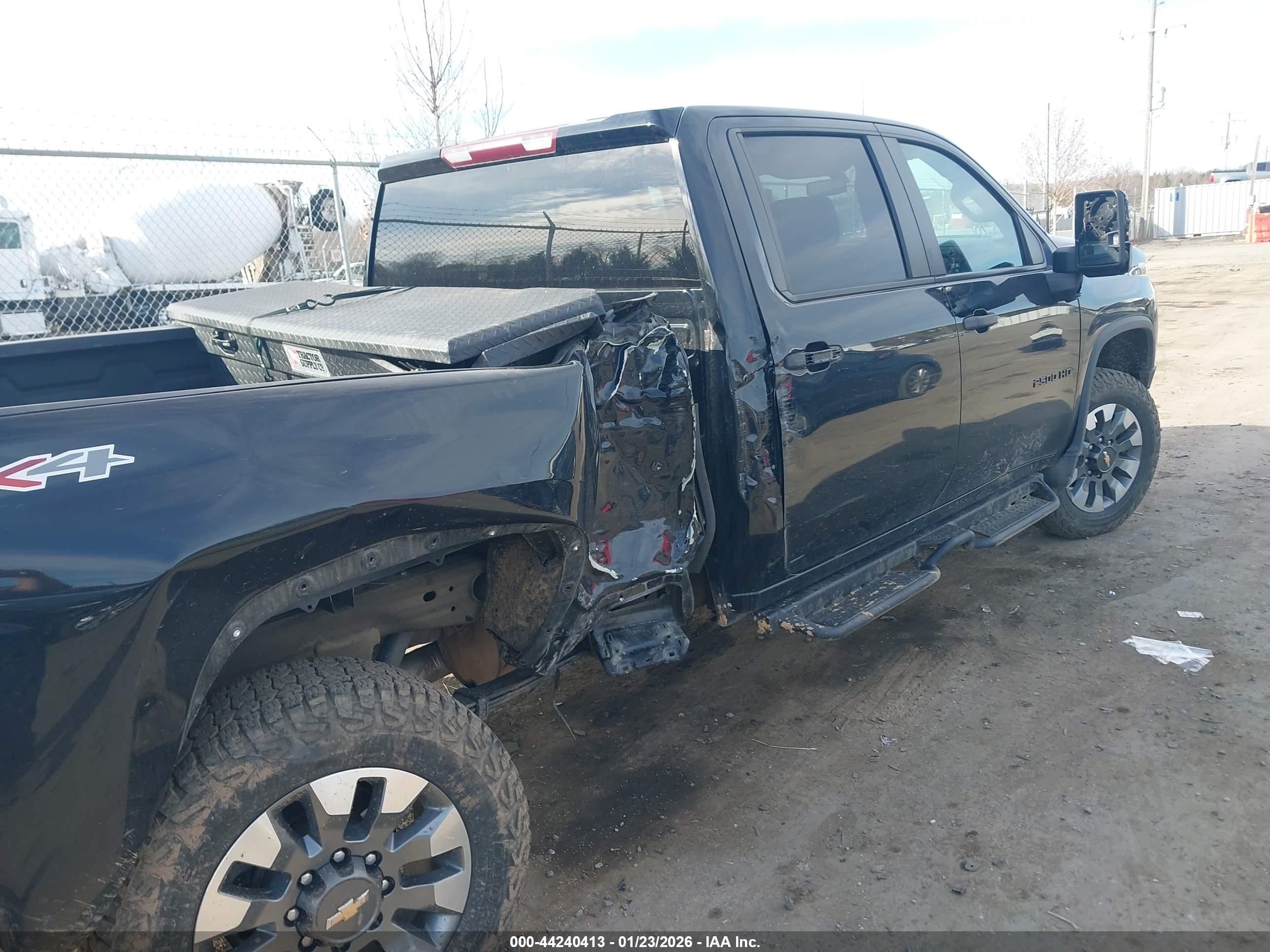 CHEVROLET SILVERADO image 6
