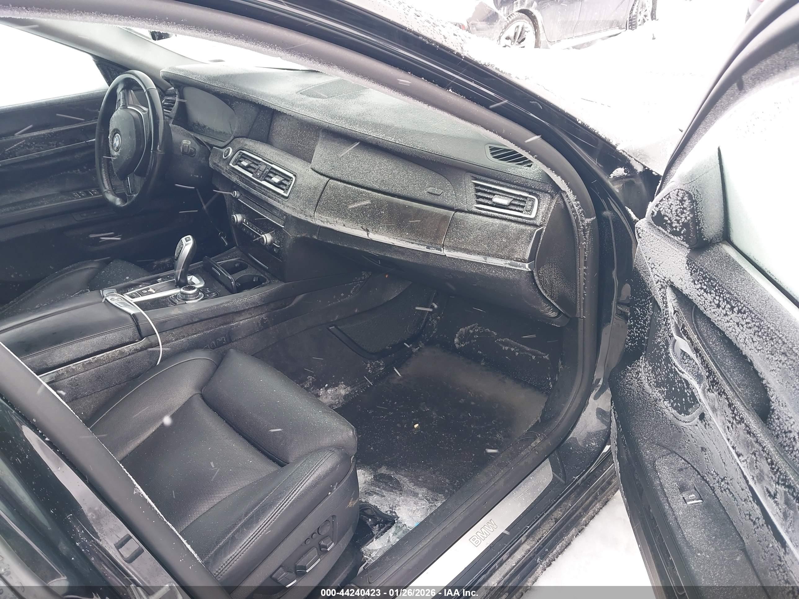 BMW 750I image 5