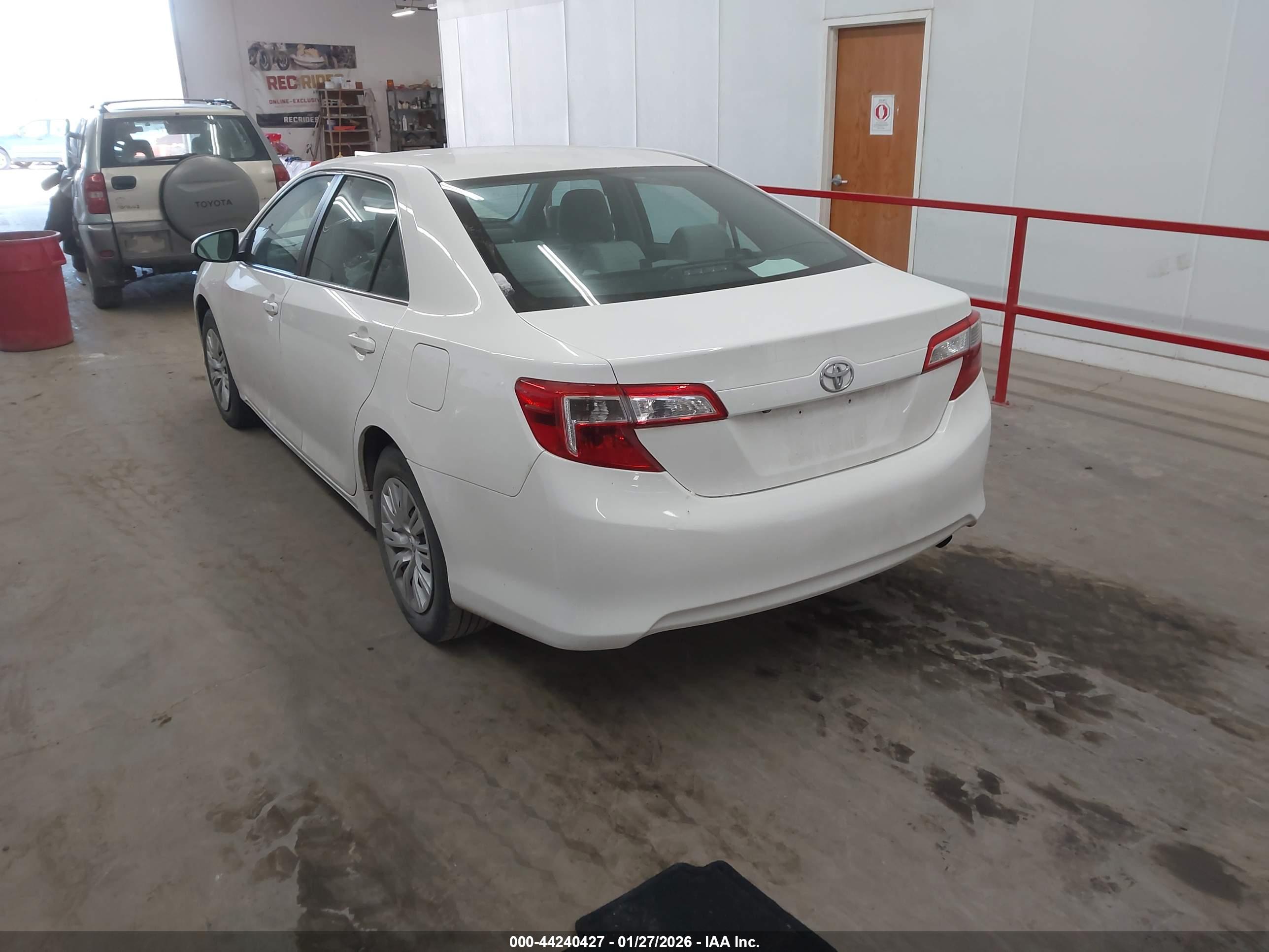 TOYOTA CAMRY image 3