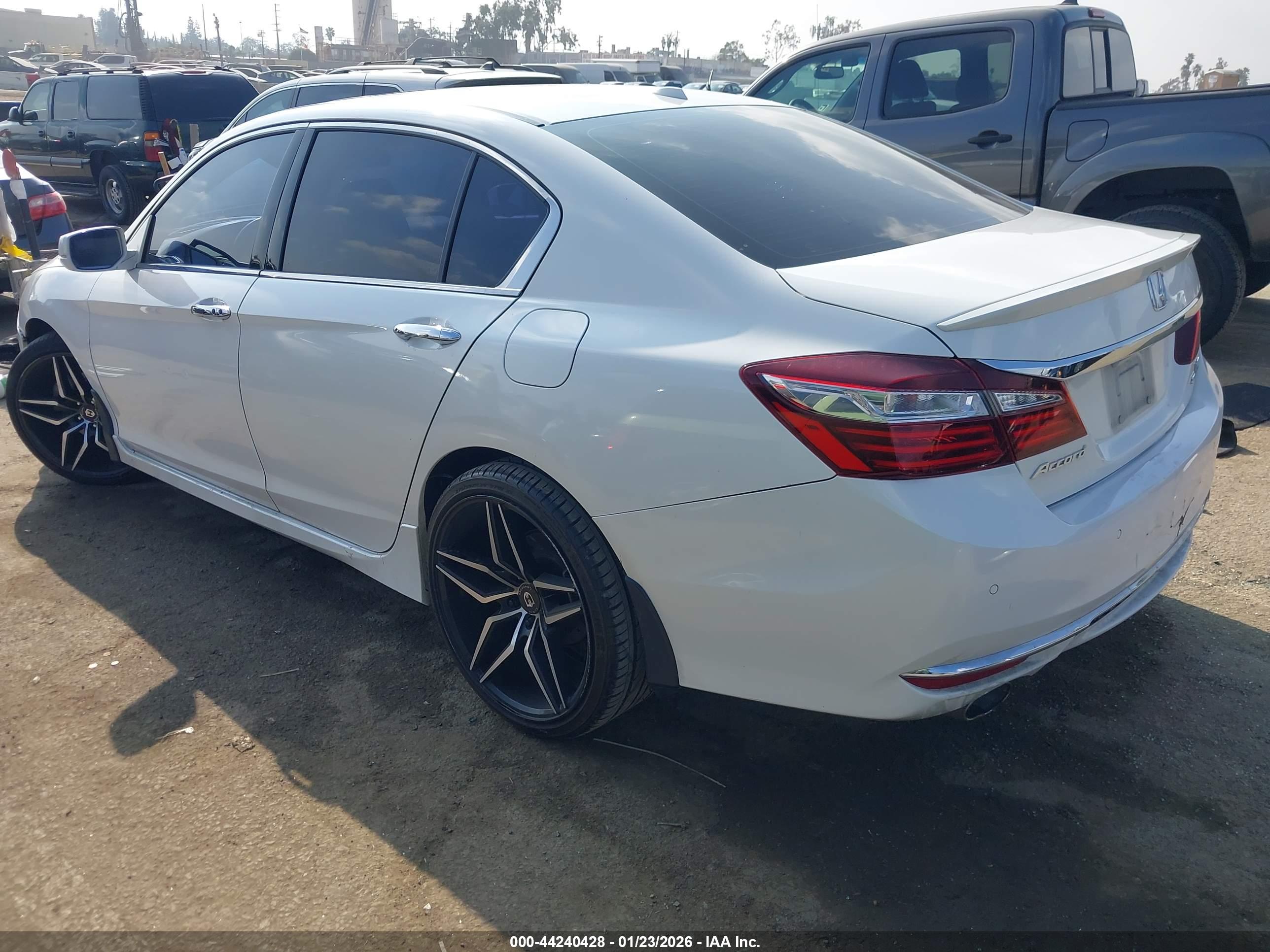 HONDA ACCORD image 3