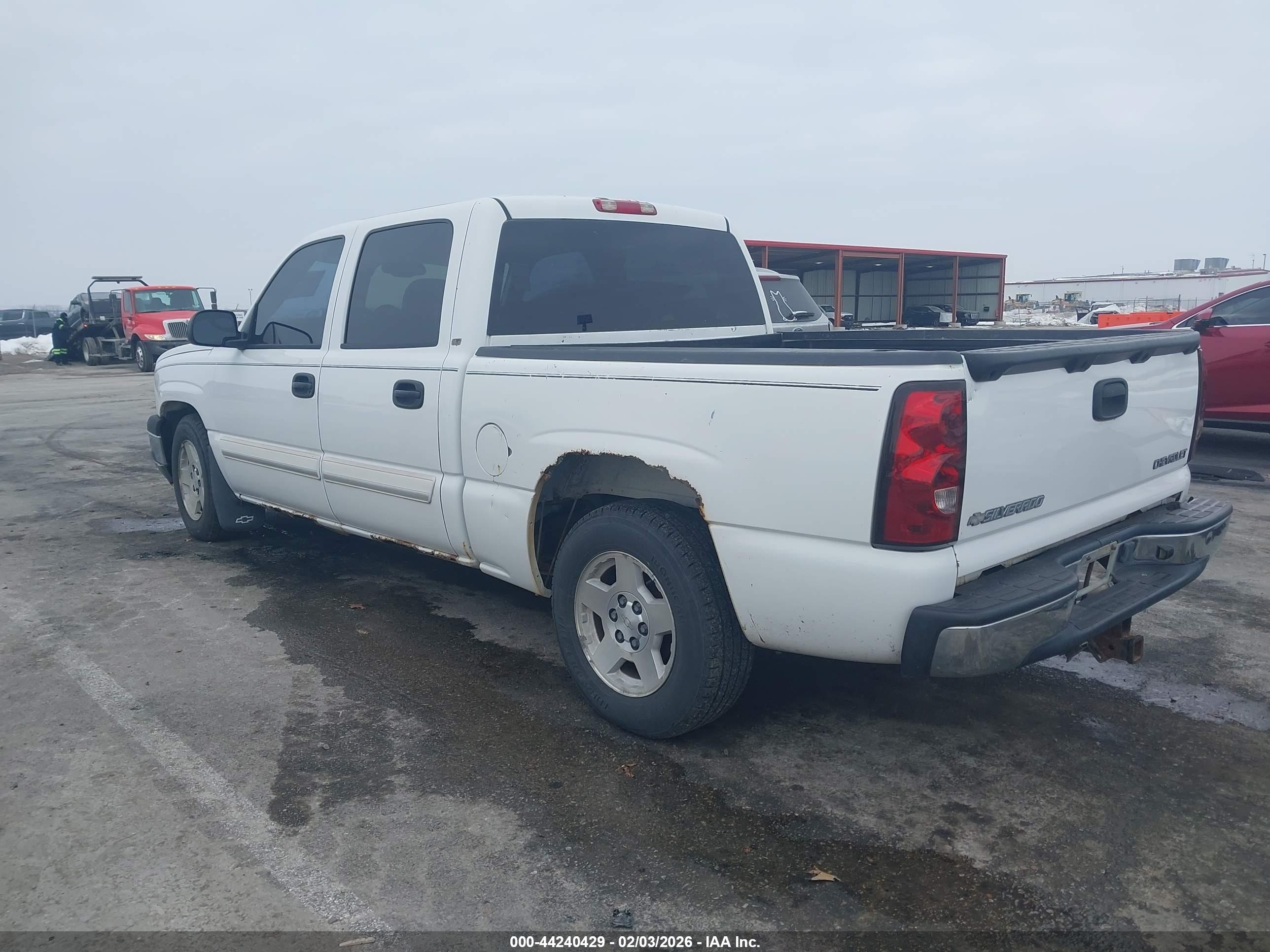 CHEVROLET SILVERADO image 3