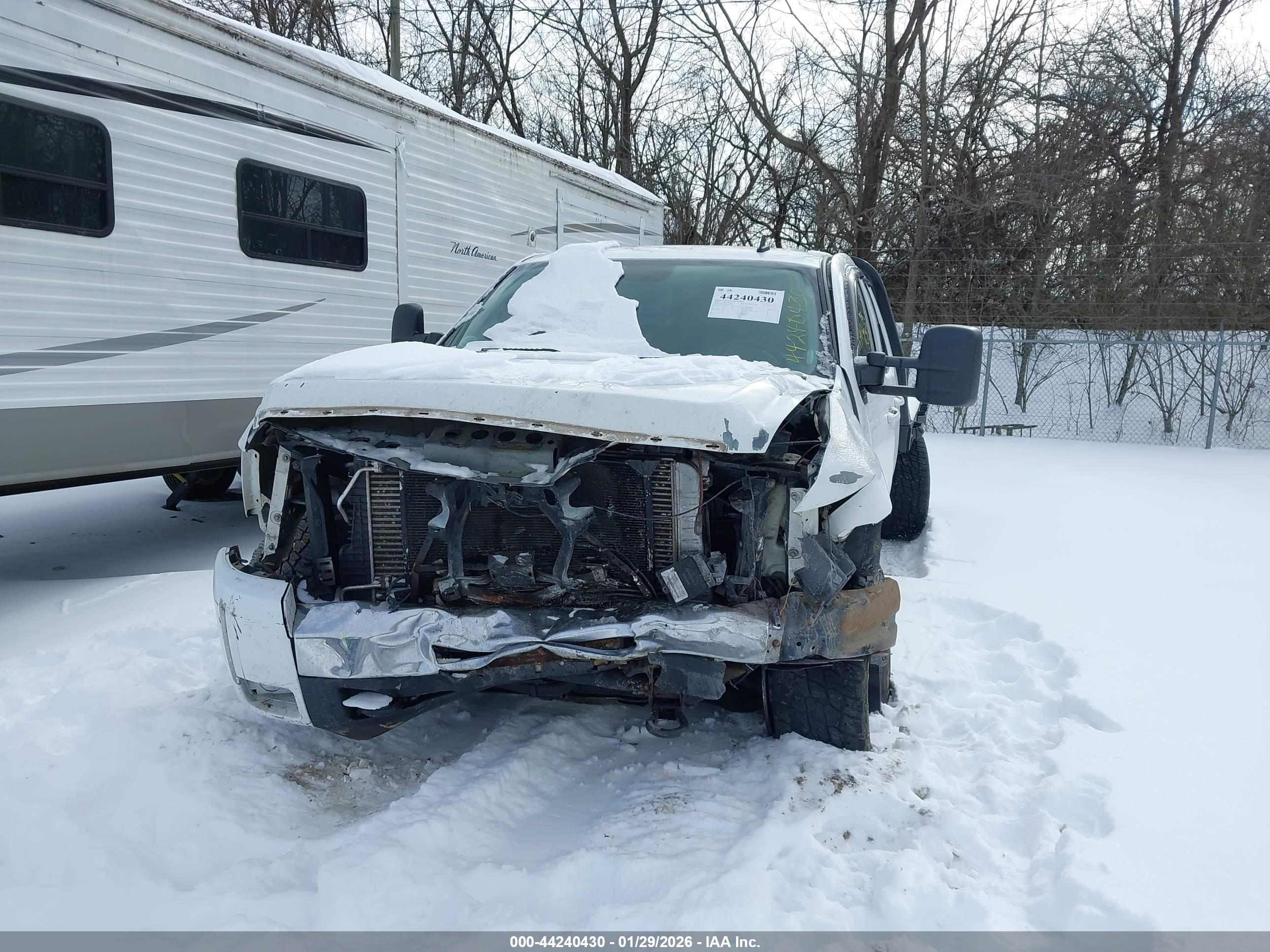 CHEVROLET SILVERADO image 6