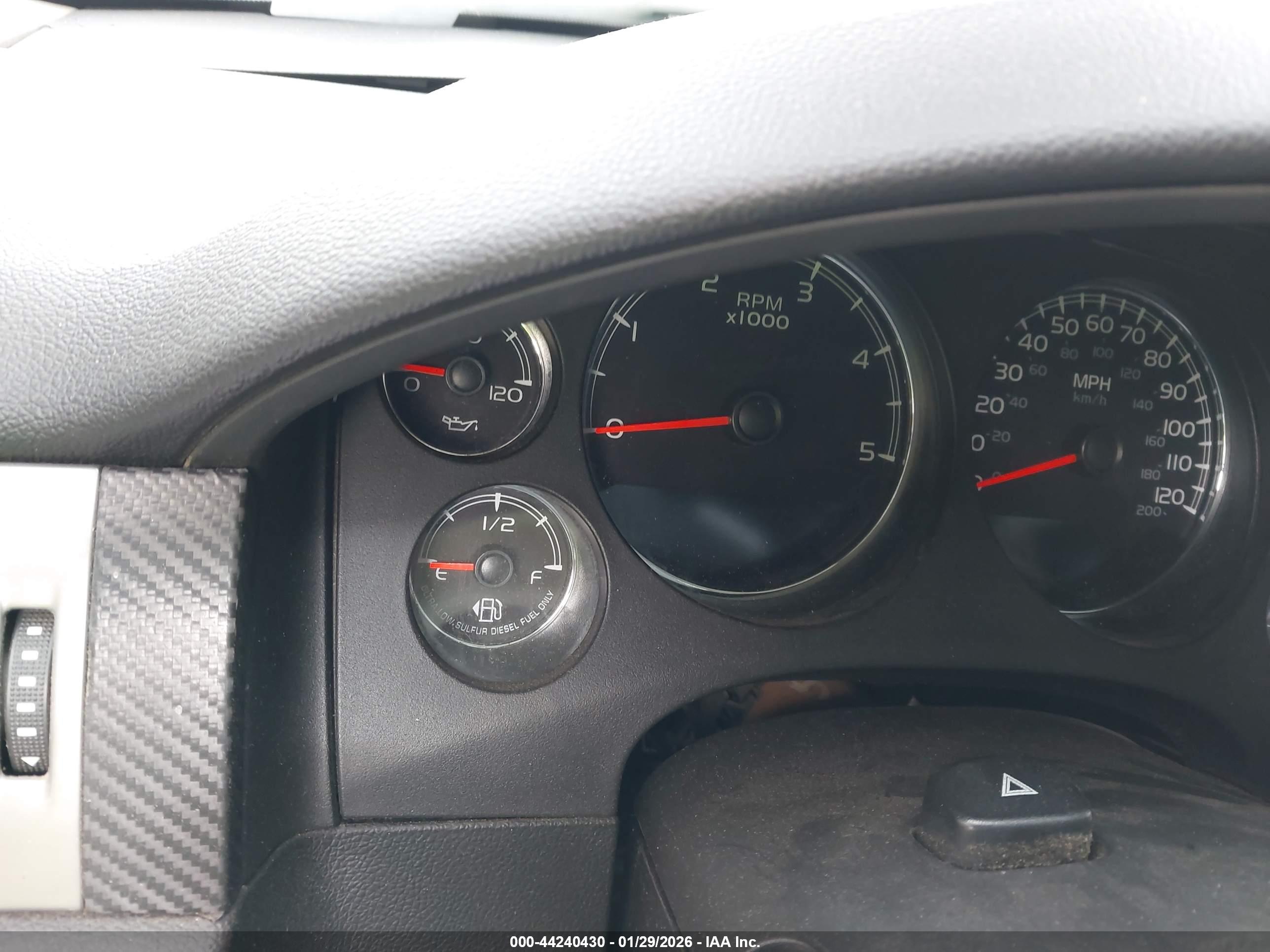 CHEVROLET SILVERADO image 7