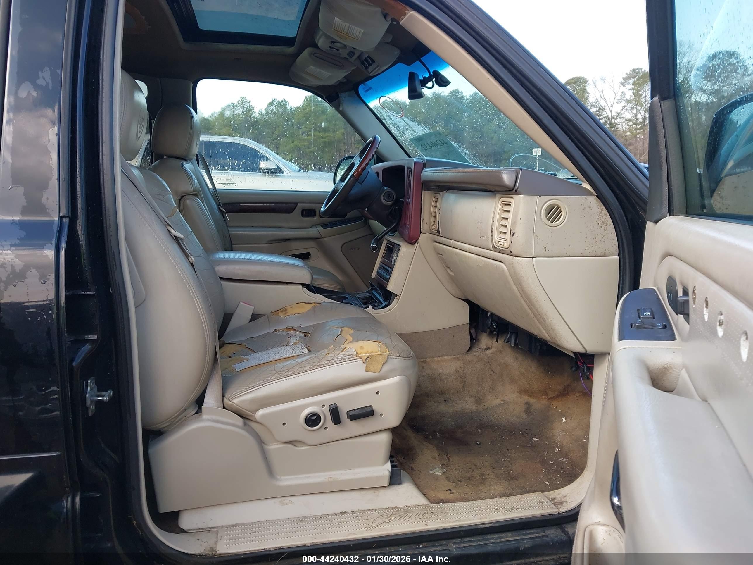 CADILLAC ESCALADE image 5