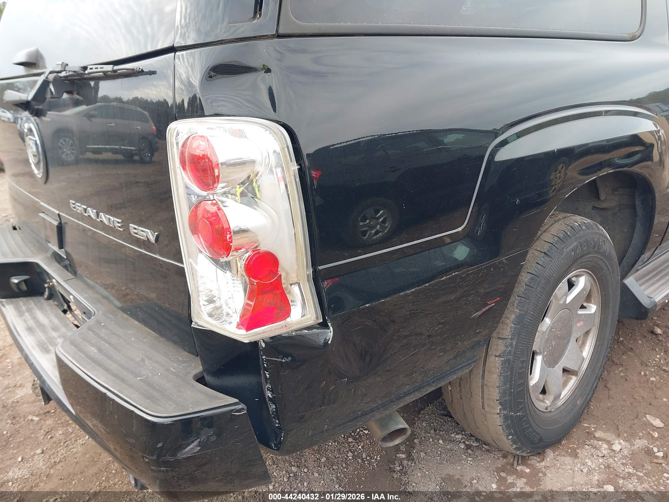 CADILLAC ESCALADE image 6