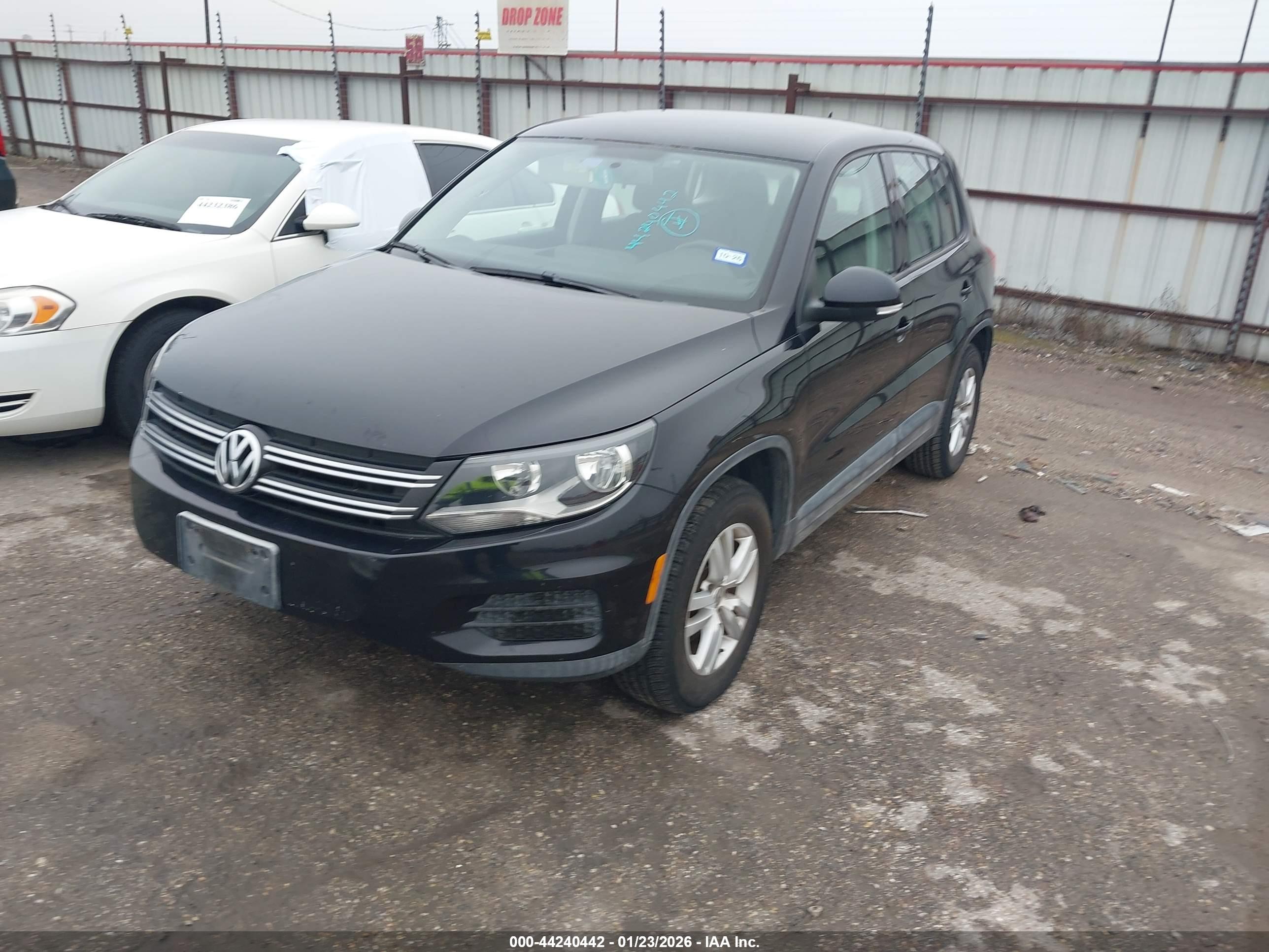 VOLKSWAGEN TIGUAN image 2