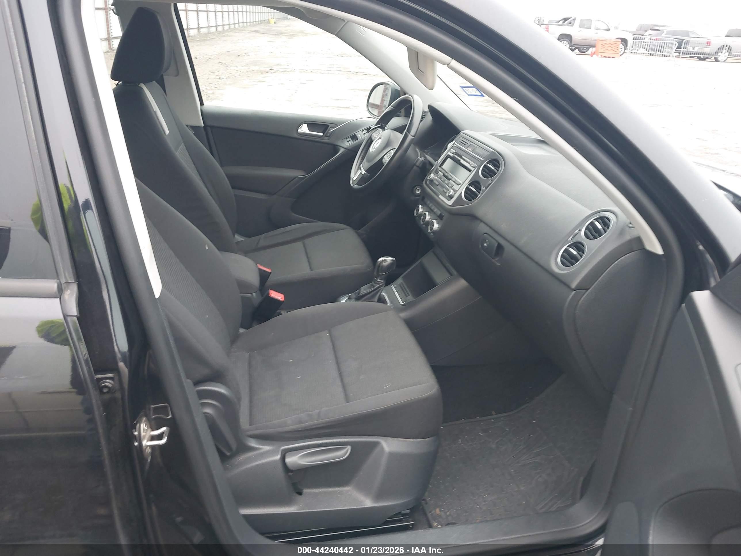 VOLKSWAGEN TIGUAN image 5