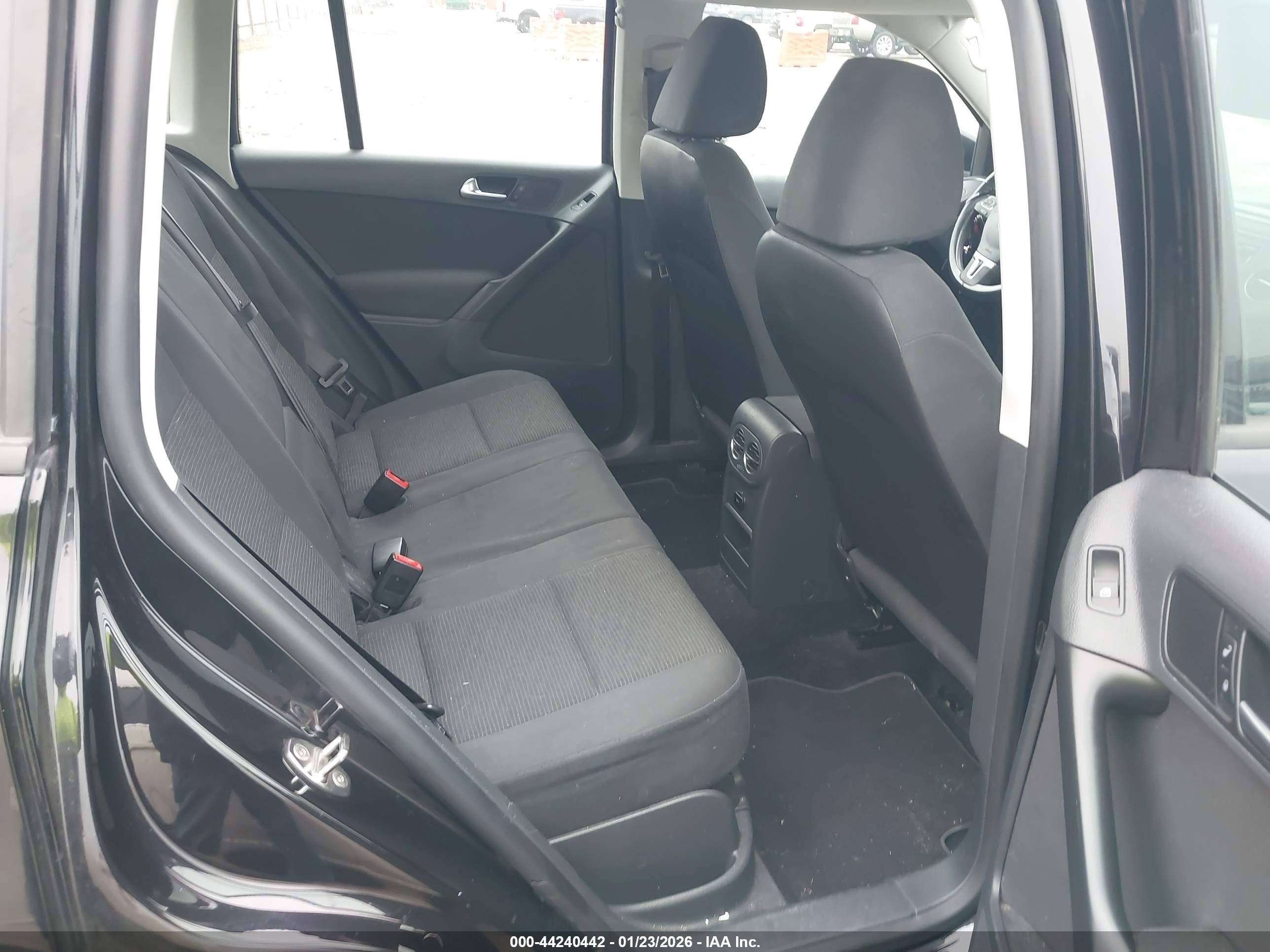 VOLKSWAGEN TIGUAN image 8